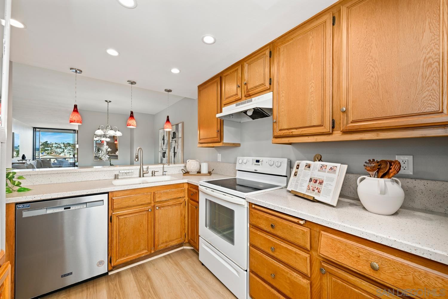 Detail Gallery Image 13 of 36 For 3130  Avenida De Portugal  #302,  San Diego,  CA 92106 - 2 Beds | 2 Baths