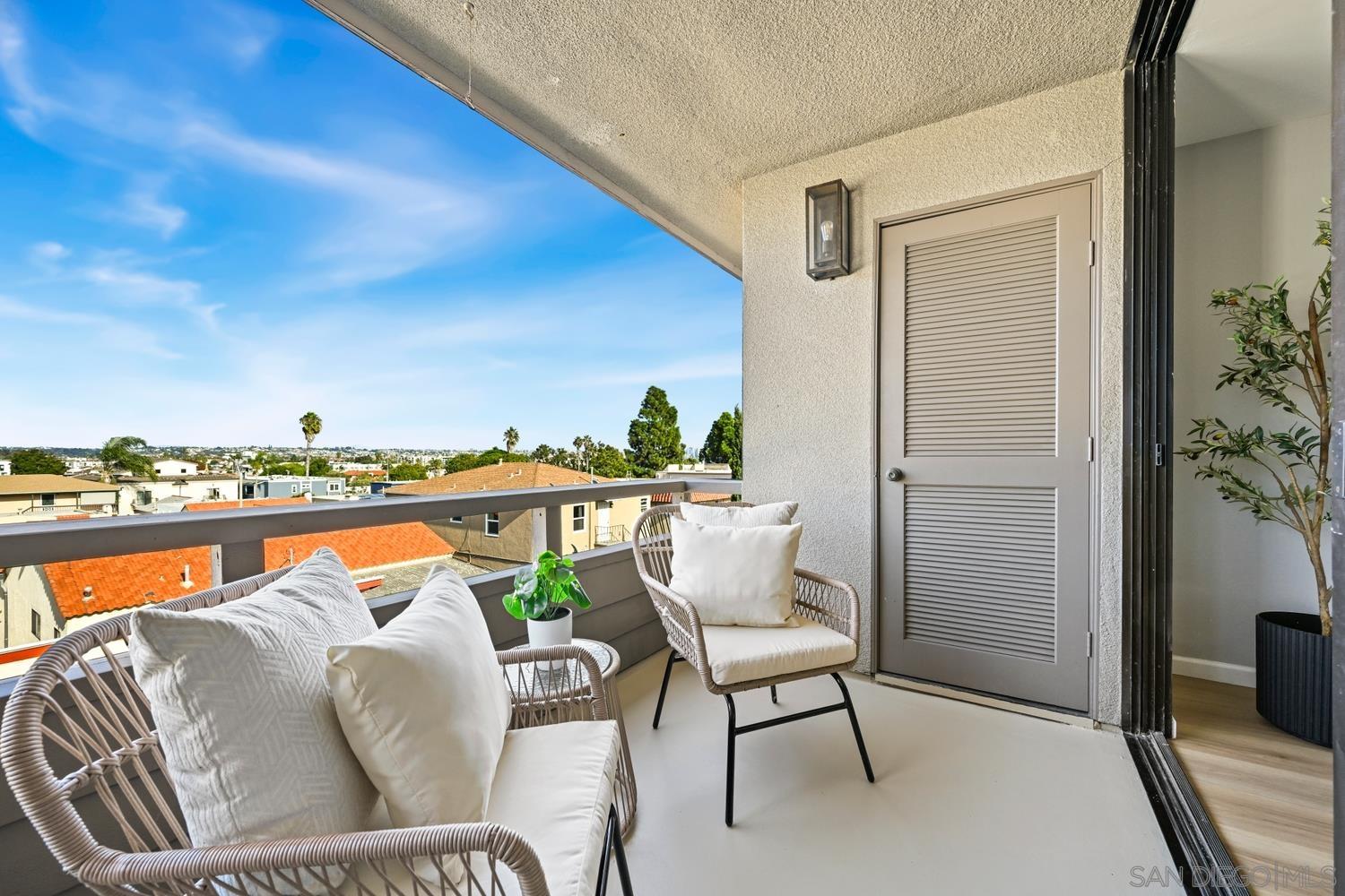 Detail Gallery Image 8 of 36 For 3130  Avenida De Portugal  #302,  San Diego,  CA 92106 - 2 Beds | 2 Baths