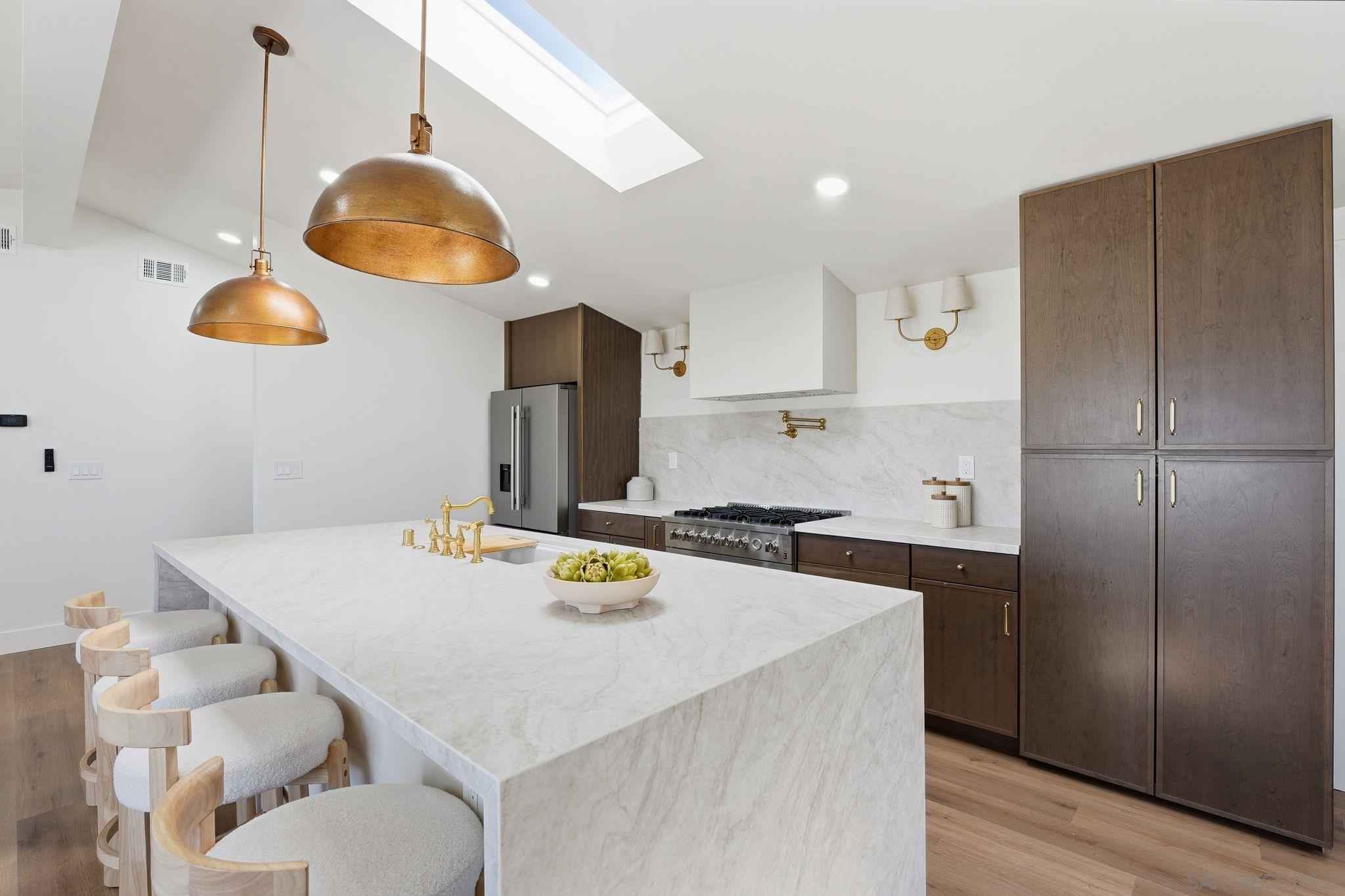 Detail Gallery Image 6 of 40 For 2866  Larkin Place, San Diego,  CA 92123 - 3 Beds | 2 Baths