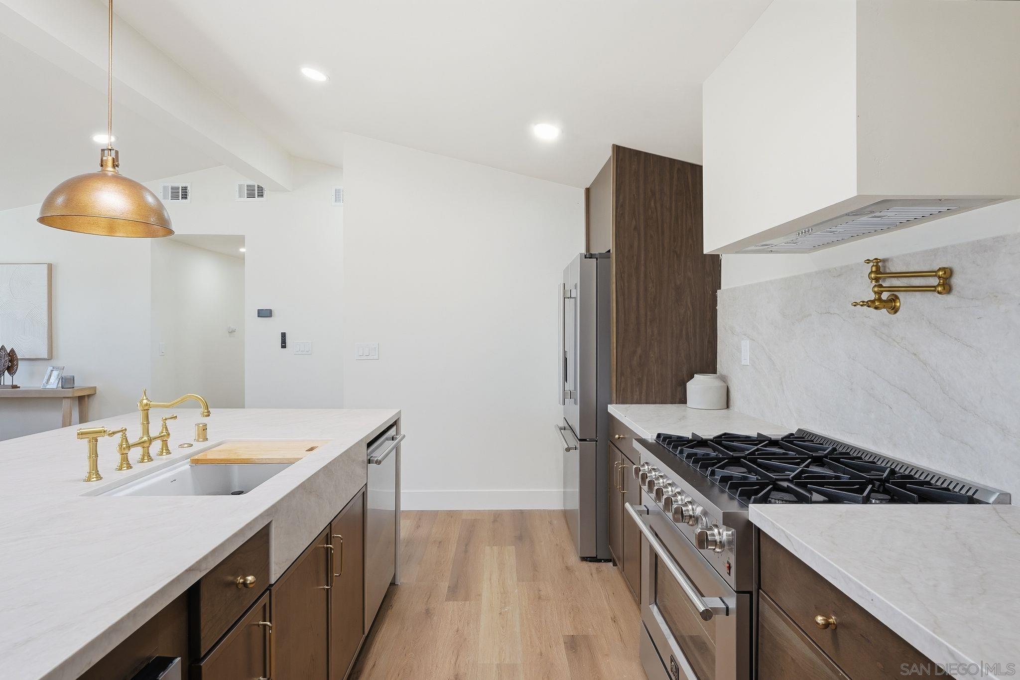 Detail Gallery Image 7 of 40 For 2866  Larkin Place, San Diego,  CA 92123 - 3 Beds | 2 Baths