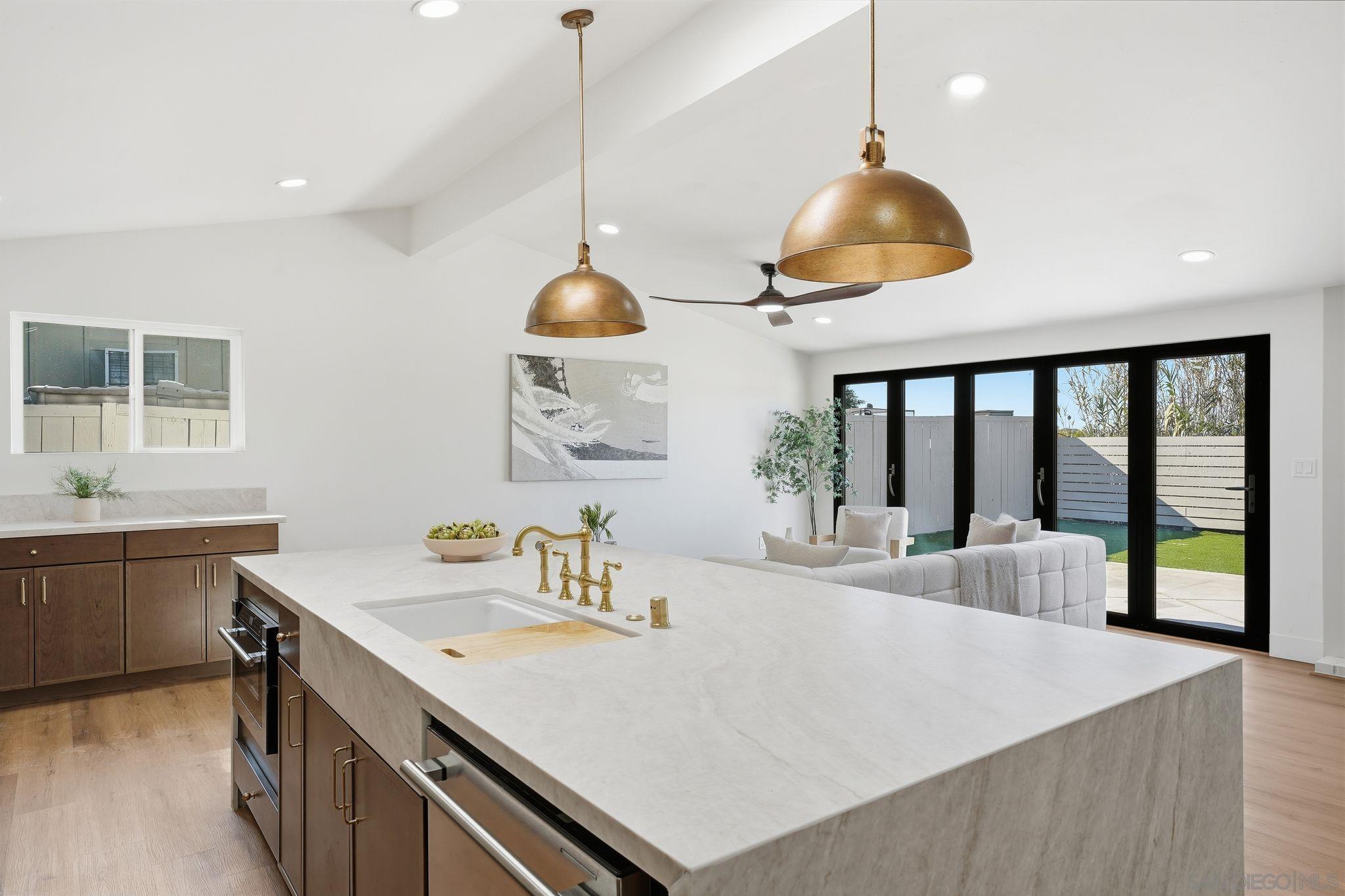 Detail Gallery Image 10 of 40 For 2866  Larkin Place, San Diego,  CA 92123 - 3 Beds | 2 Baths