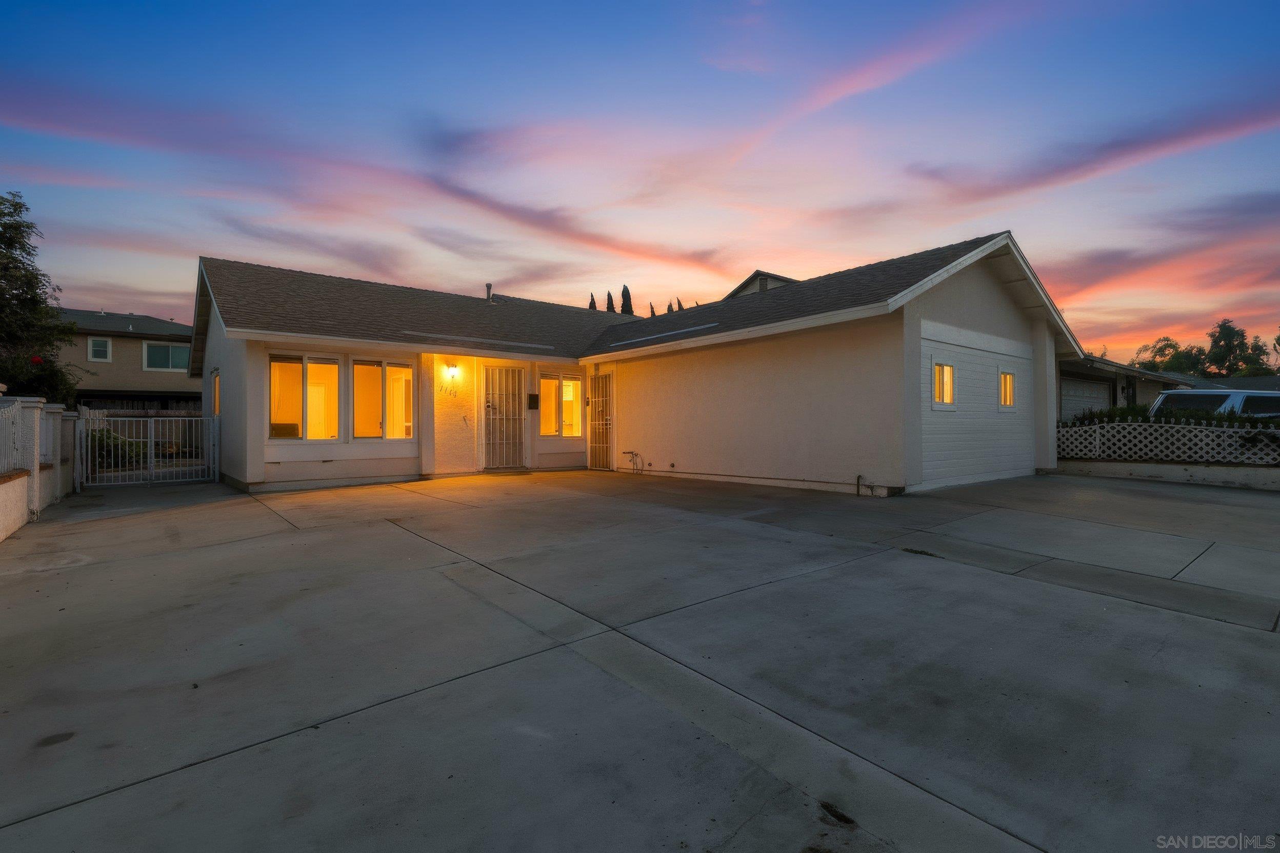 Detail Gallery Image 11 of 11 For 2165  Valentino, San Diego,  CA 92154 - 4 Beds | 3 Baths