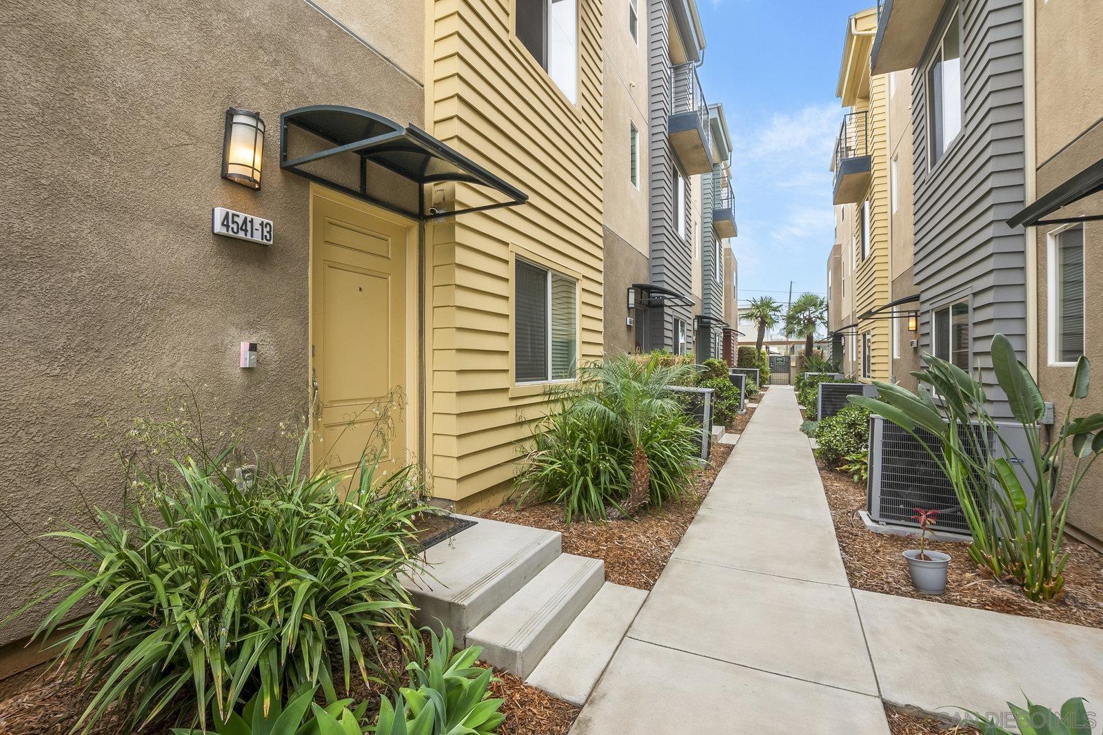 Detail Gallery Image 3 of 36 For 4541  Rainier Ave  #13,  San Diego,  CA 92120 - 4 Beds | 3 Baths