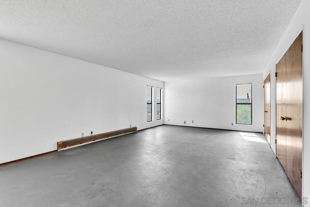 Detail Gallery Image 12 of 43 For 30311  Circle R Lane, Valley Center,  CA 92082 - 5 Beds | 3 Baths