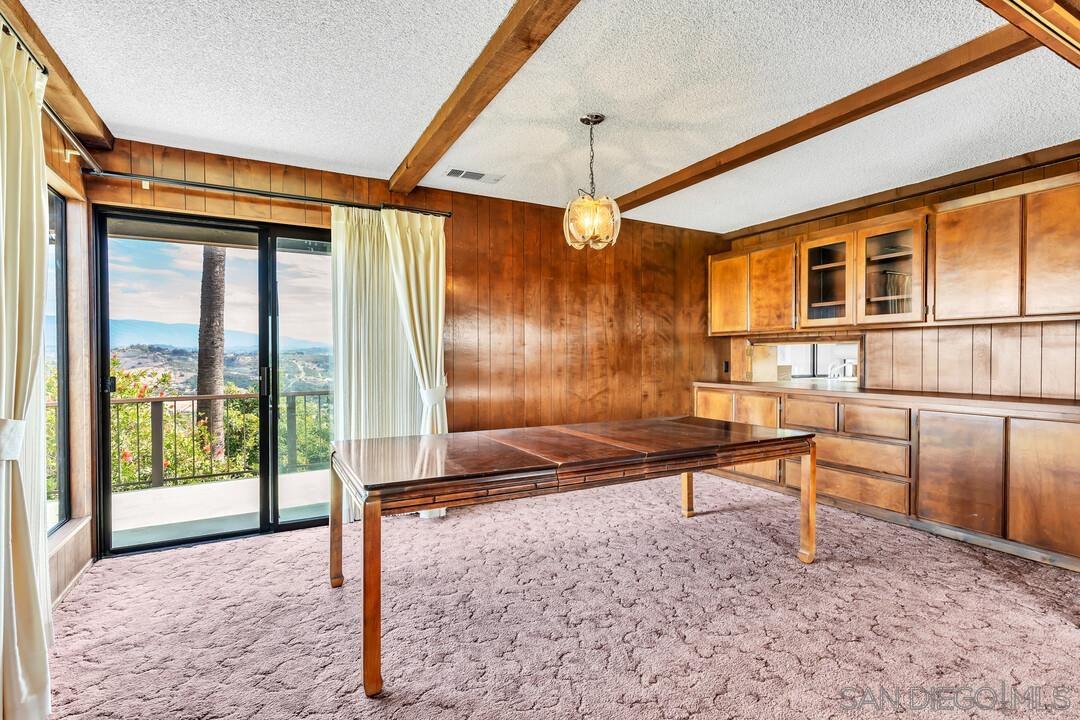 Detail Gallery Image 16 of 43 For 30311  Circle R Lane, Valley Center,  CA 92082 - 5 Beds | 3 Baths