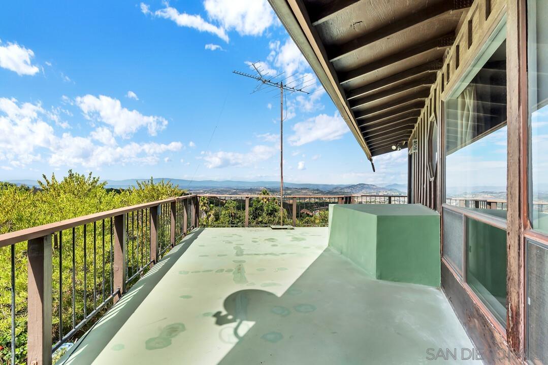 Detail Gallery Image 18 of 43 For 30311  Circle R Lane, Valley Center,  CA 92082 - 5 Beds | 3 Baths