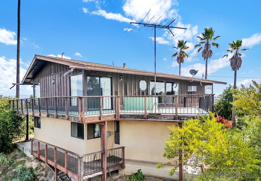 Detail Gallery Image 4 of 43 For 30311  Circle R Lane, Valley Center,  CA 92082 - 5 Beds | 3 Baths