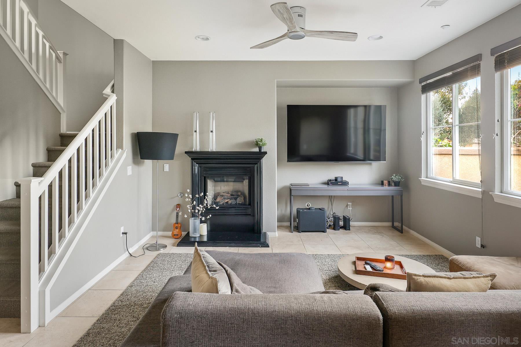 Detail Gallery Image 3 of 37 For 10447  Whitcomb Way  #161,  San Diego,  CA 92127 - 4 Beds | 2/1 Baths