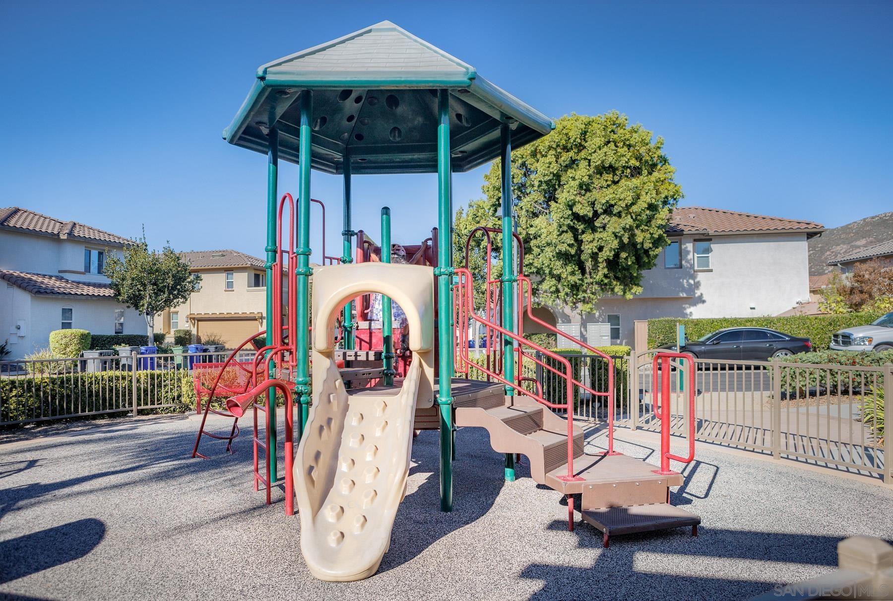 Detail Gallery Image 26 of 37 For 10447  Whitcomb Way  #161,  San Diego,  CA 92127 - 4 Beds | 2/1 Baths