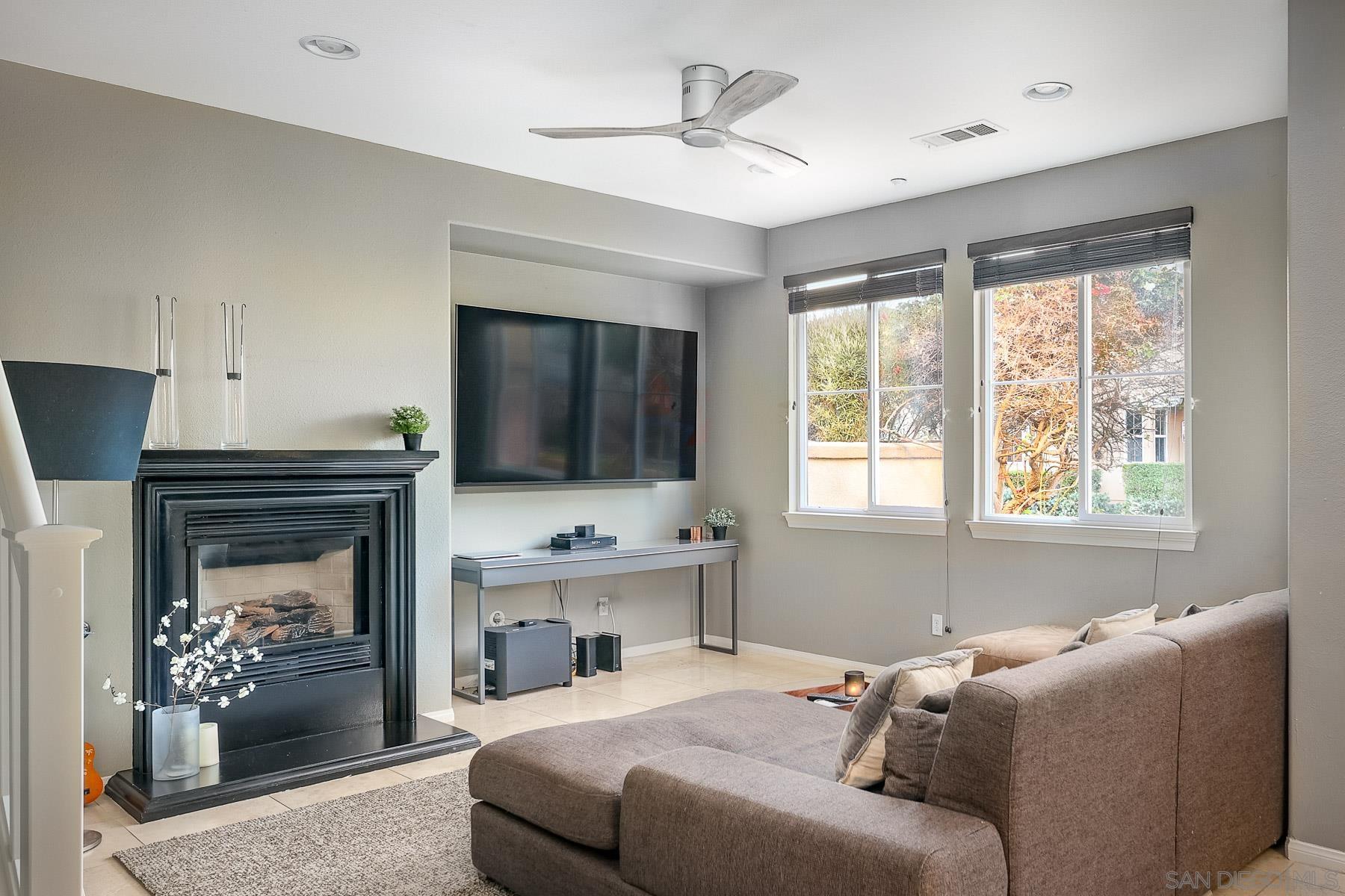 Detail Gallery Image 4 of 37 For 10447  Whitcomb Way  #161,  San Diego,  CA 92127 - 4 Beds | 2/1 Baths