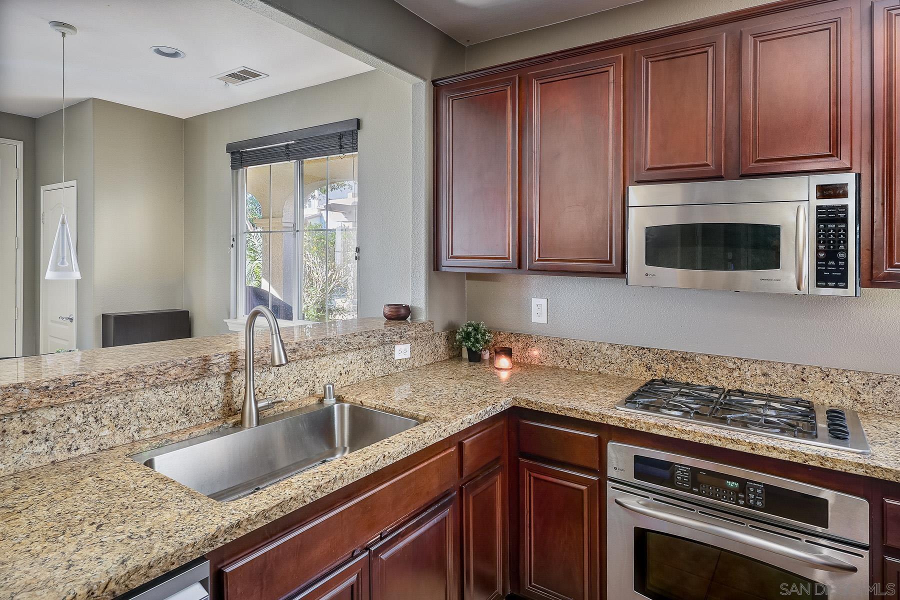 Detail Gallery Image 7 of 37 For 10447  Whitcomb Way  #161,  San Diego,  CA 92127 - 4 Beds | 2/1 Baths