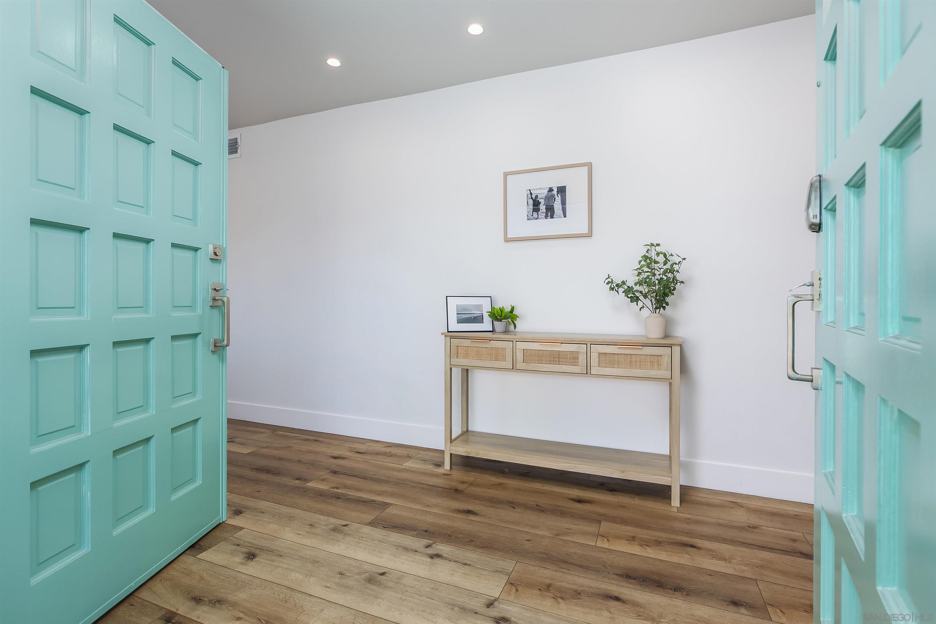 Detail Gallery Image 10 of 51 For 6641  Murray Park Dr, San Diego,  CA 92120 - 5 Beds | 2/1 Baths