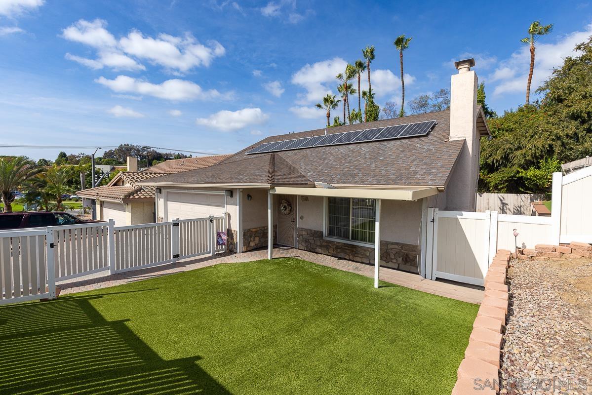 Detail Gallery Image 2 of 11 For 595  Copper Dr., Vista,  CA 92083 - 5 Beds | 2/1 Baths