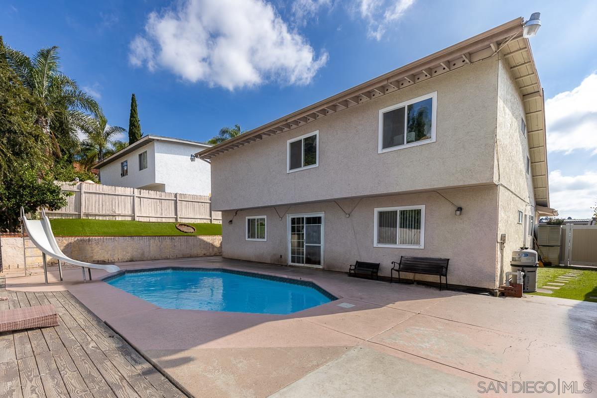 Detail Gallery Image 11 of 11 For 595  Copper Dr., Vista,  CA 92083 - 5 Beds | 2/1 Baths