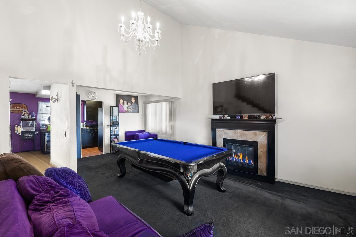 Detail Gallery Image 3 of 11 For 595  Copper Dr., Vista,  CA 92083 - 5 Beds | 2/1 Baths