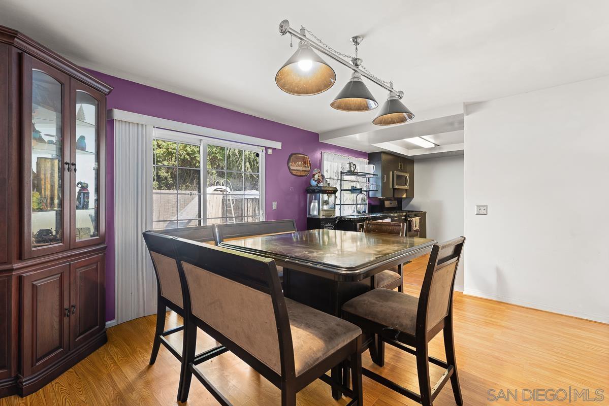 Detail Gallery Image 5 of 11 For 595  Copper Dr., Vista,  CA 92083 - 5 Beds | 2/1 Baths