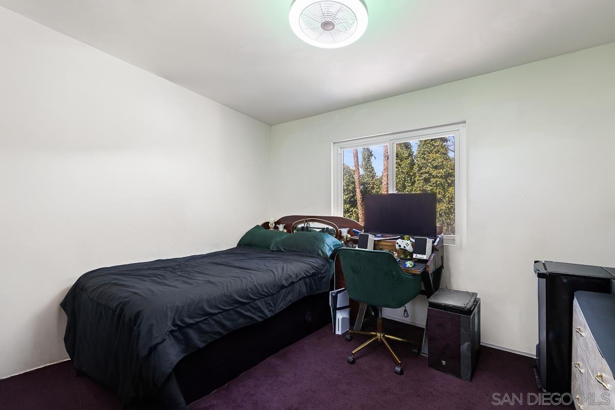 Detail Gallery Image 9 of 11 For 595  Copper Dr., Vista,  CA 92083 - 5 Beds | 2/1 Baths