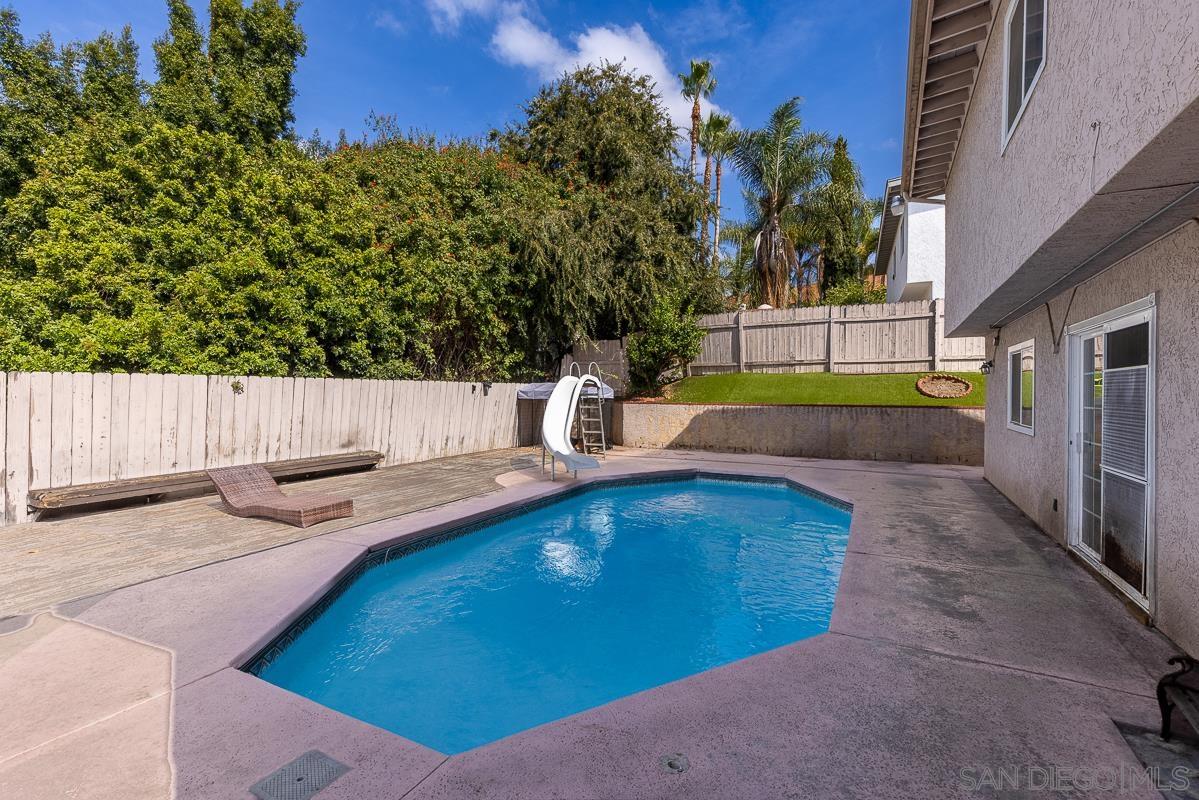 Detail Gallery Image 10 of 11 For 595  Copper Dr., Vista,  CA 92083 - 5 Beds | 2/1 Baths