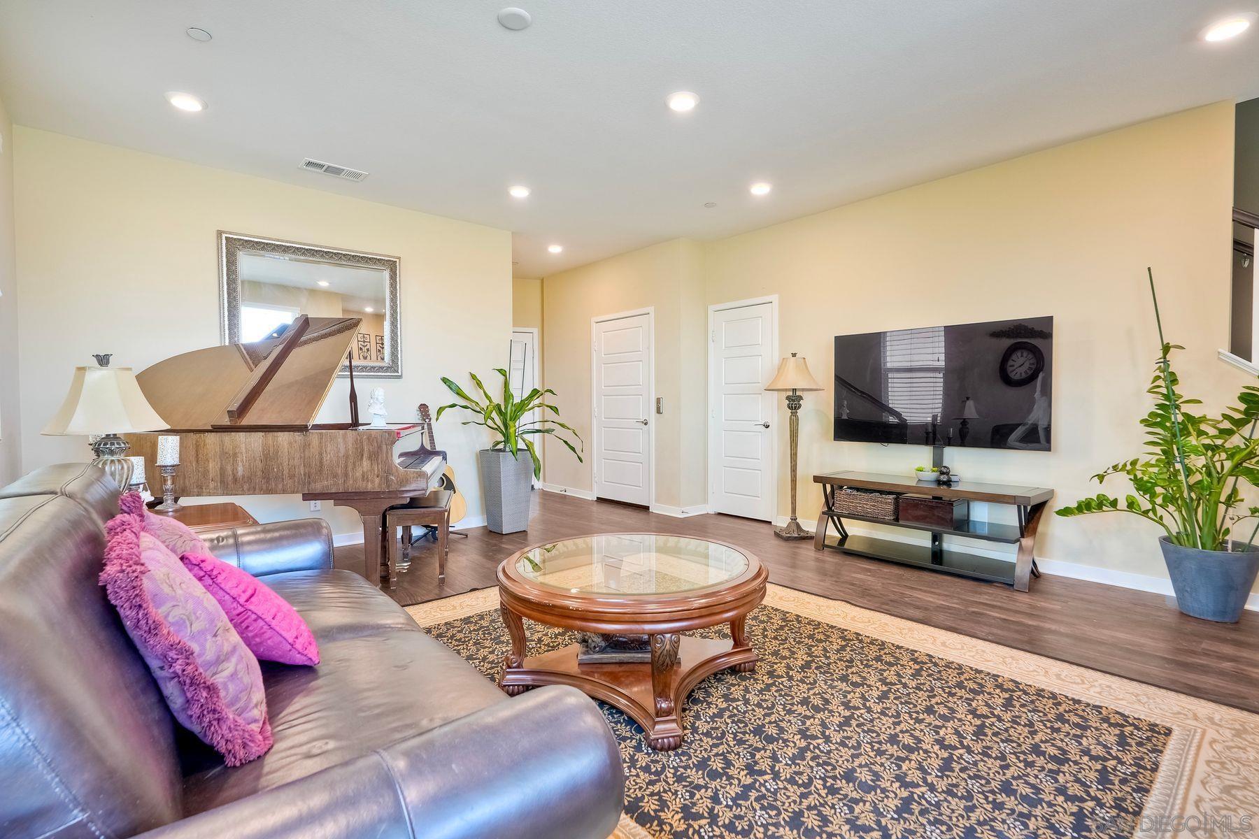 Detail Gallery Image 12 of 62 For 2056  Callisto Terrace, Chula Vista,  CA 91915 - 4 Beds | 3/1 Baths