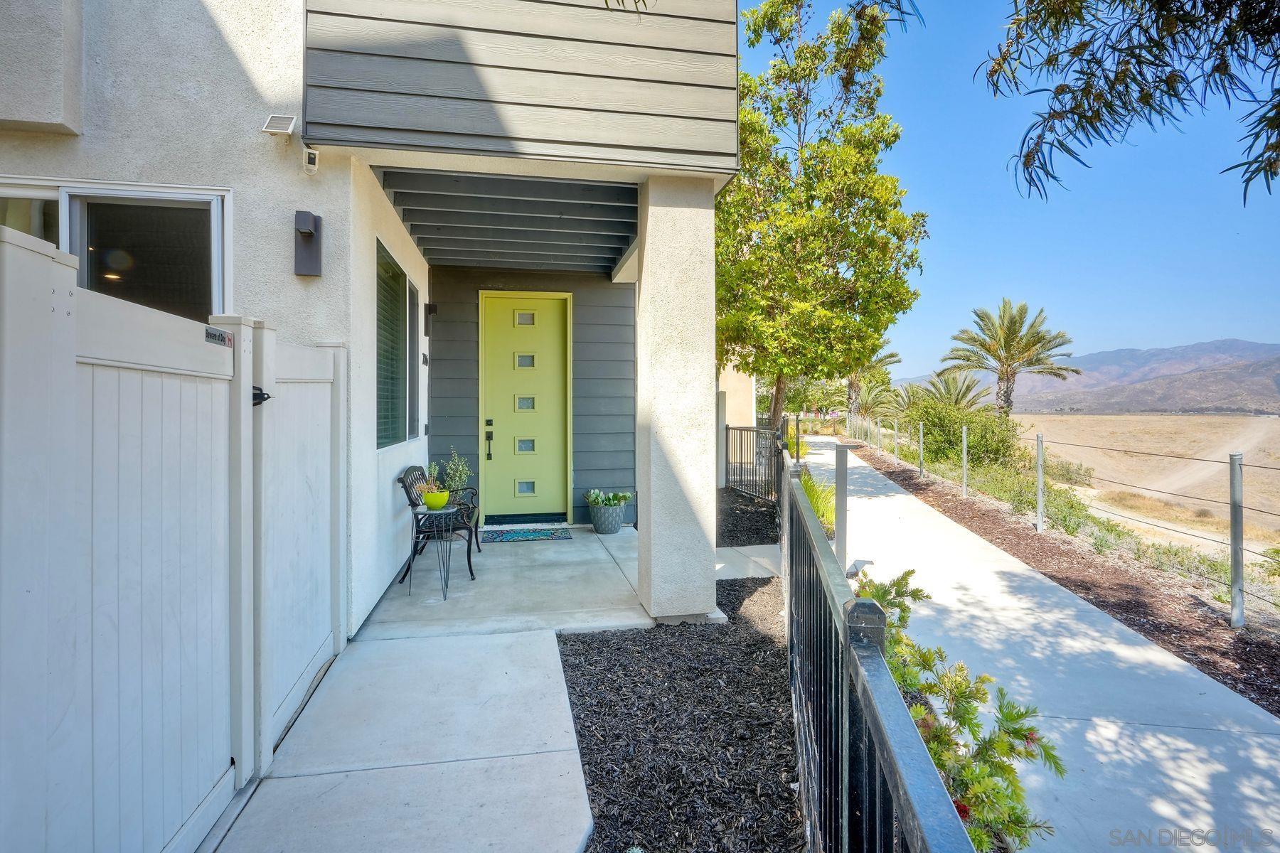 Detail Gallery Image 6 of 62 For 2056  Callisto Terrace, Chula Vista,  CA 91915 - 4 Beds | 3/1 Baths