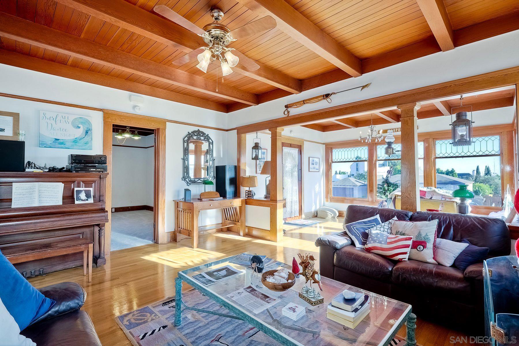 Detail Gallery Image 5 of 65 For 952  Rosecrans, San Diego,  CA 92106 - 5 Beds | 4 Baths