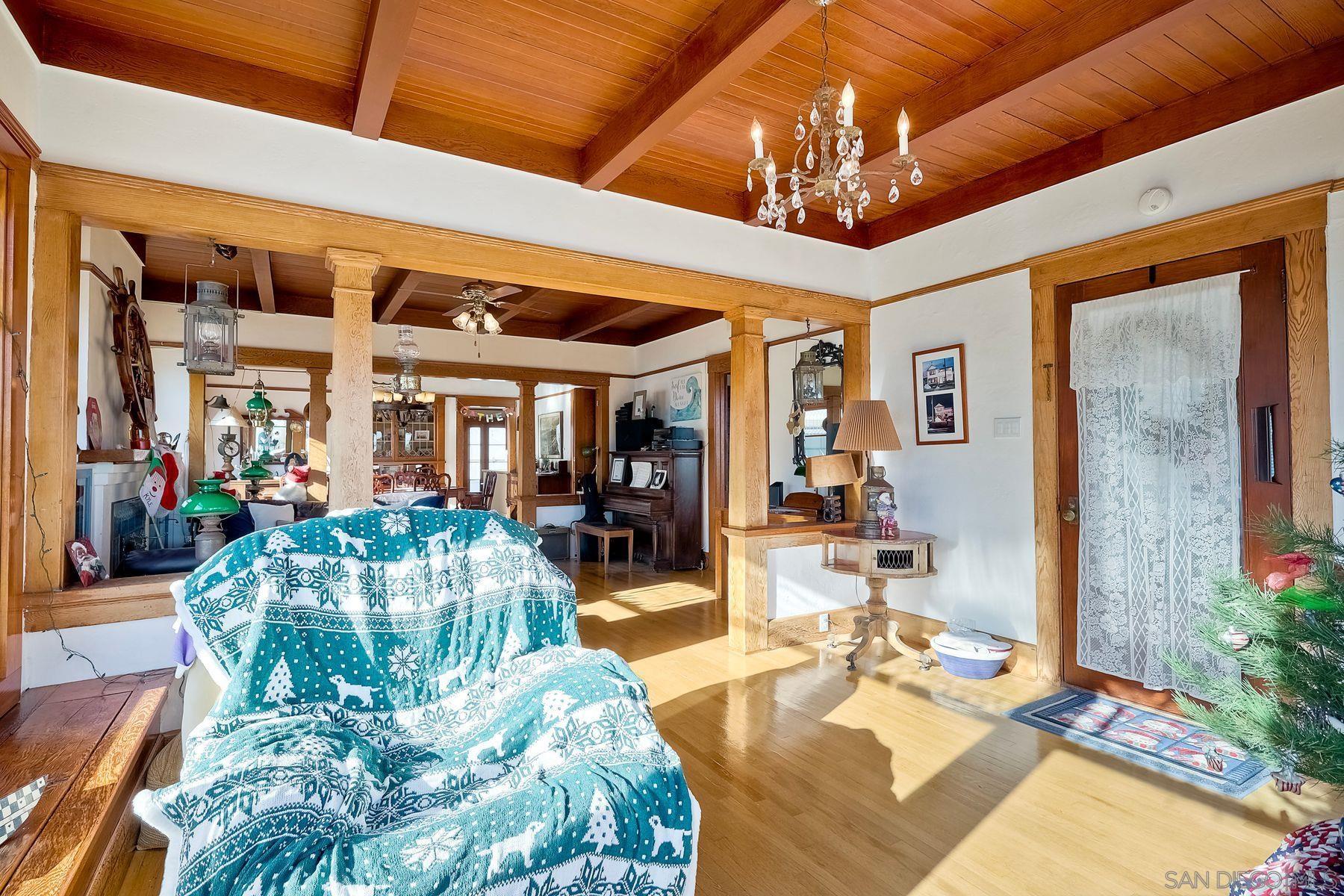 Detail Gallery Image 6 of 65 For 952  Rosecrans, San Diego,  CA 92106 - 5 Beds | 4 Baths