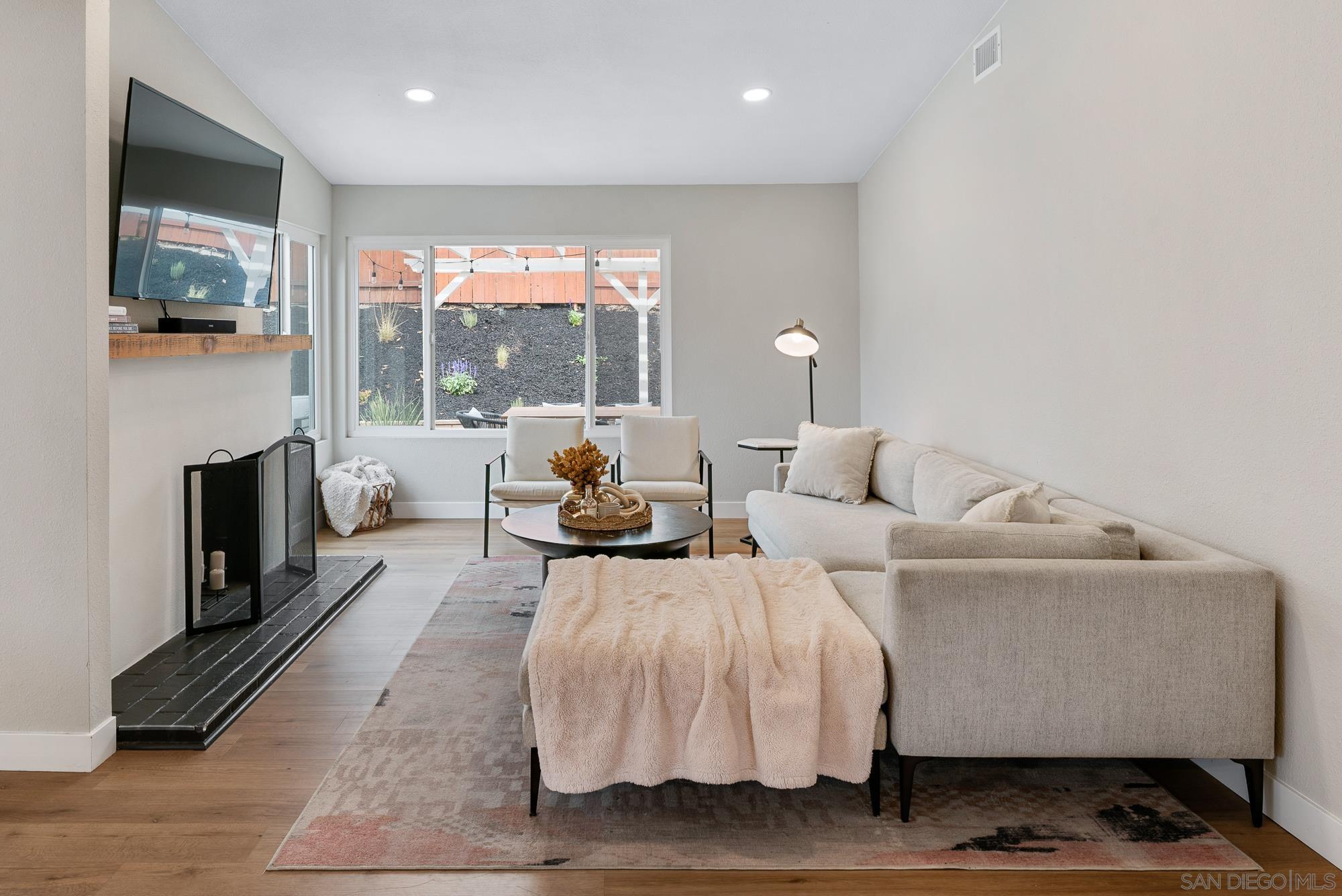 Detail Gallery Image 9 of 46 For 6832  Lazy Clouds, San Diego,  CA 92120 - 3 Beds | 2 Baths