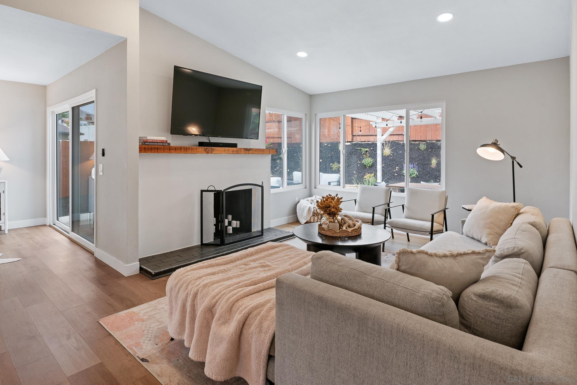 Detail Gallery Image 10 of 46 For 6832  Lazy Clouds, San Diego,  CA 92120 - 3 Beds | 2 Baths