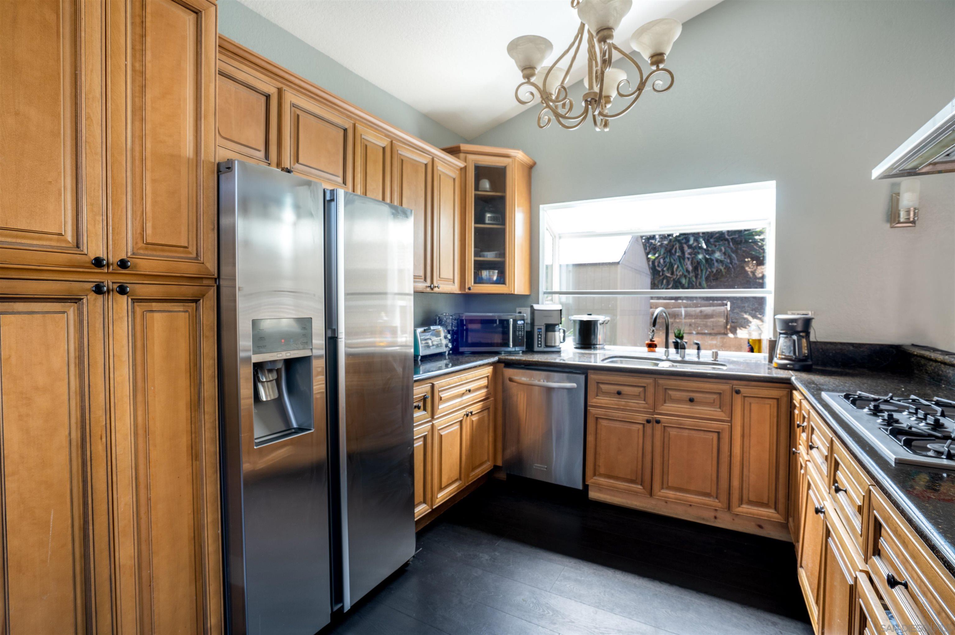 Detail Gallery Image 7 of 35 For 1116  Circle Dr, Escondido,  CA 92025 - 4 Beds | 3 Baths