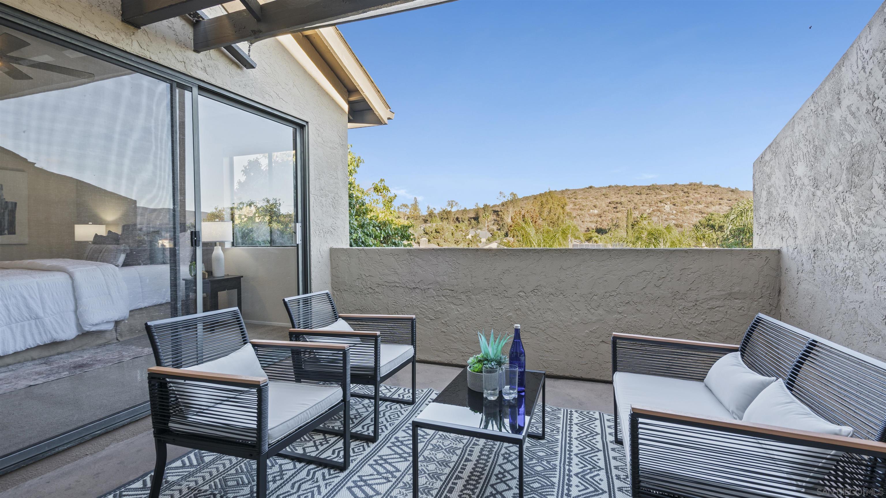 Front Image Thumbnail for SD250043582