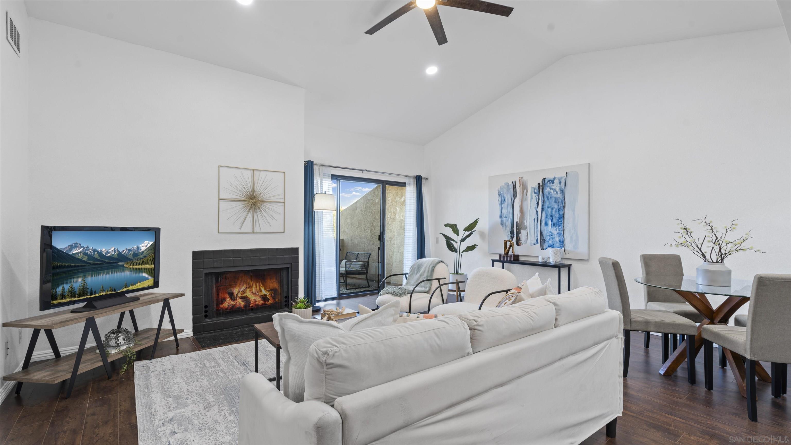 Detail Gallery Image 3 of 30 For 3633  Avocado Village Ct  # 140,  La Mesa,  CA 91941 - 2 Beds | 1 Baths