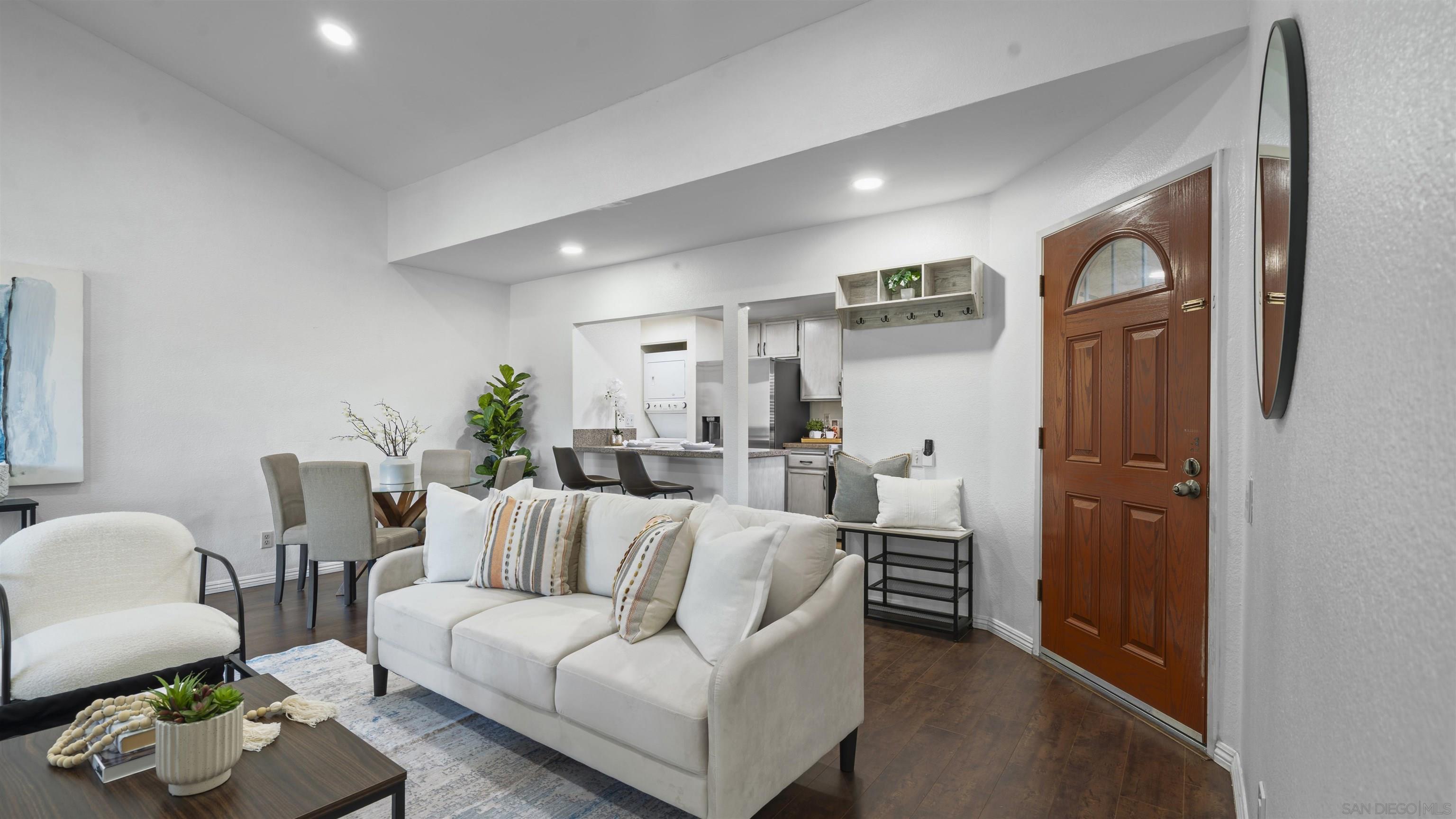 Detail Gallery Image 10 of 30 For 3633  Avocado Village Ct  # 140,  La Mesa,  CA 91941 - 2 Beds | 1 Baths