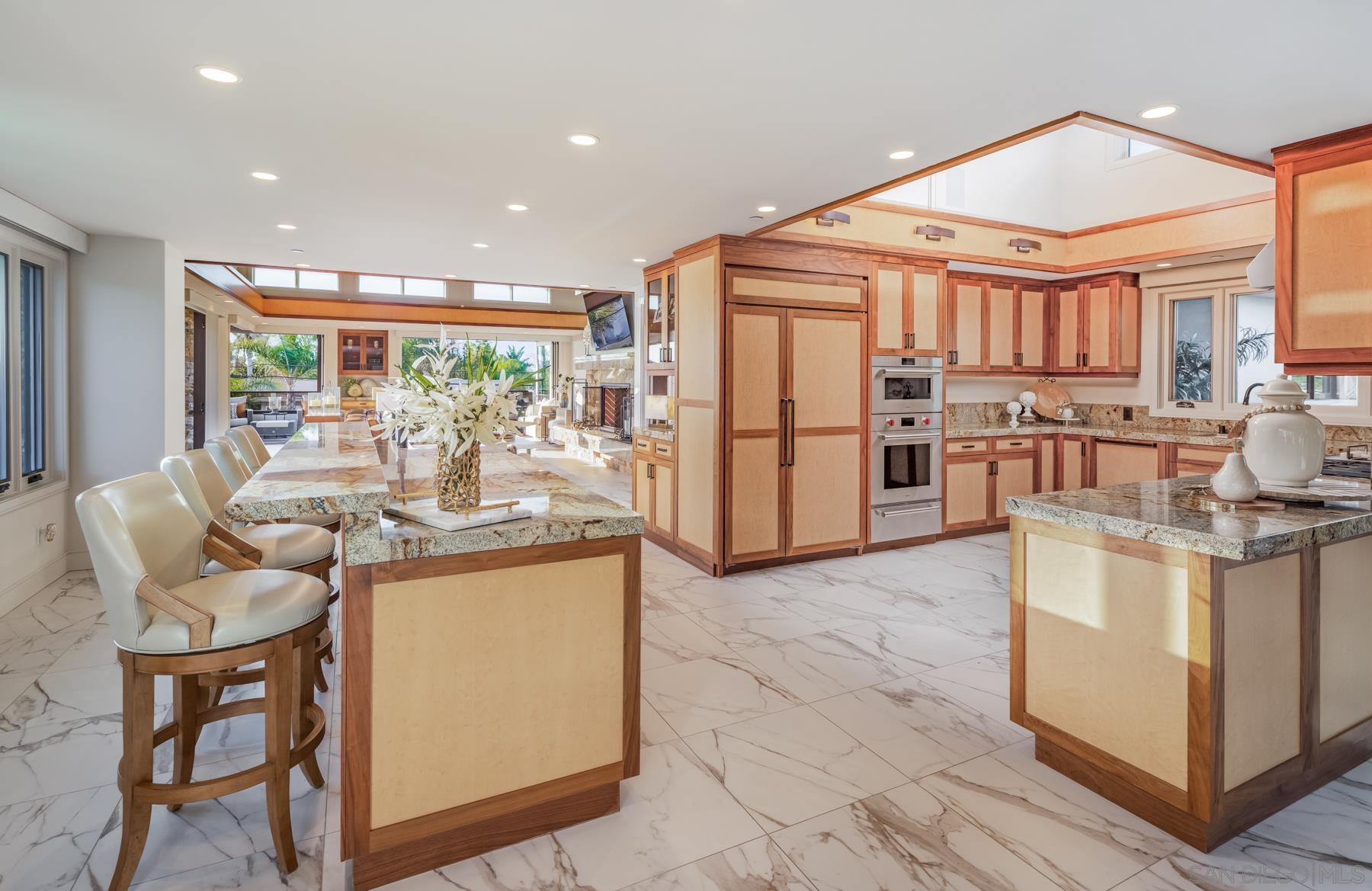 Detail Gallery Image 8 of 32 For 187  Cherry Ave, Carlsbad,  CA 92008 - 4 Beds | 4/2 Baths