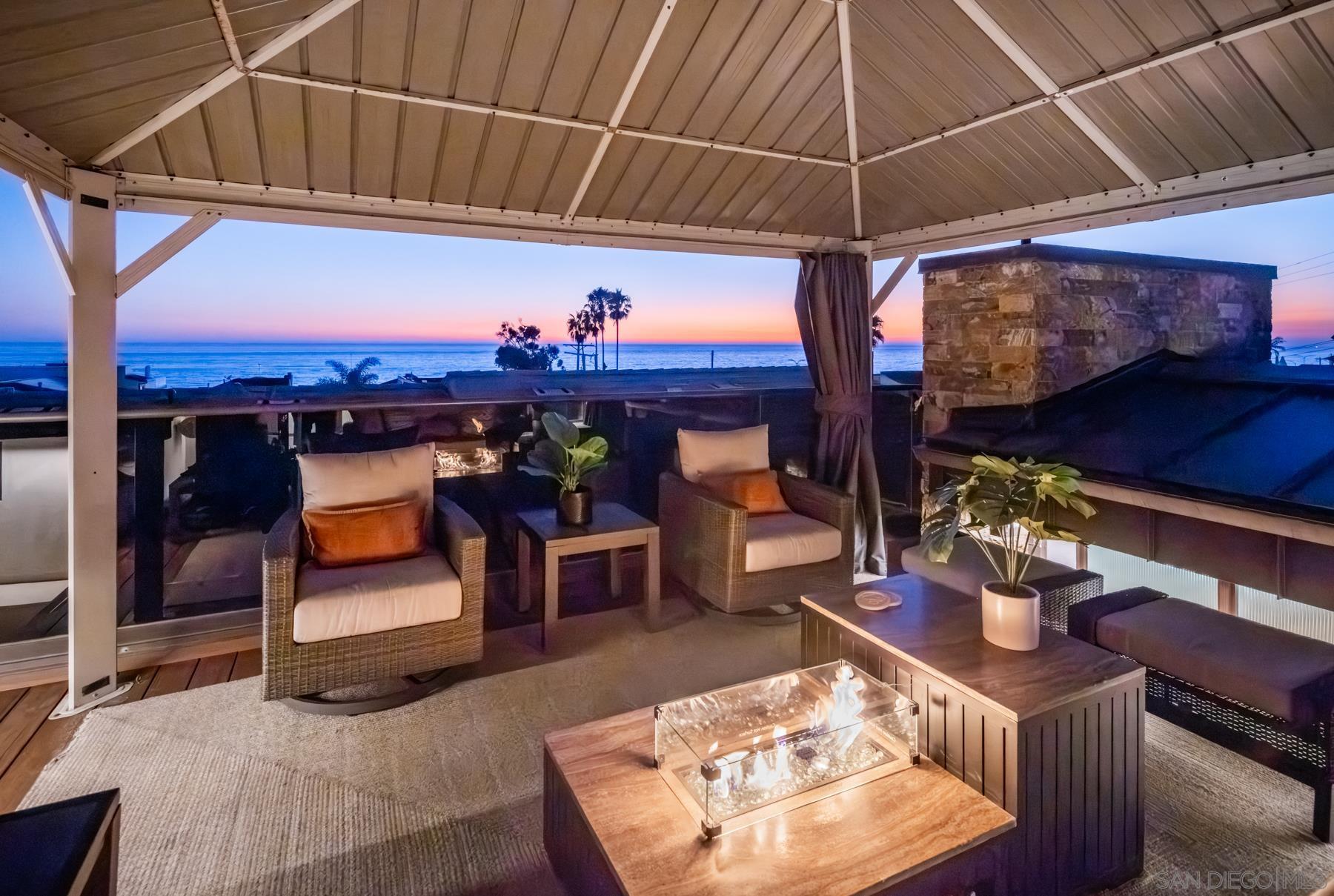 Detail Gallery Image 3 of 32 For 187  Cherry Ave, Carlsbad,  CA 92008 - 4 Beds | 4/2 Baths