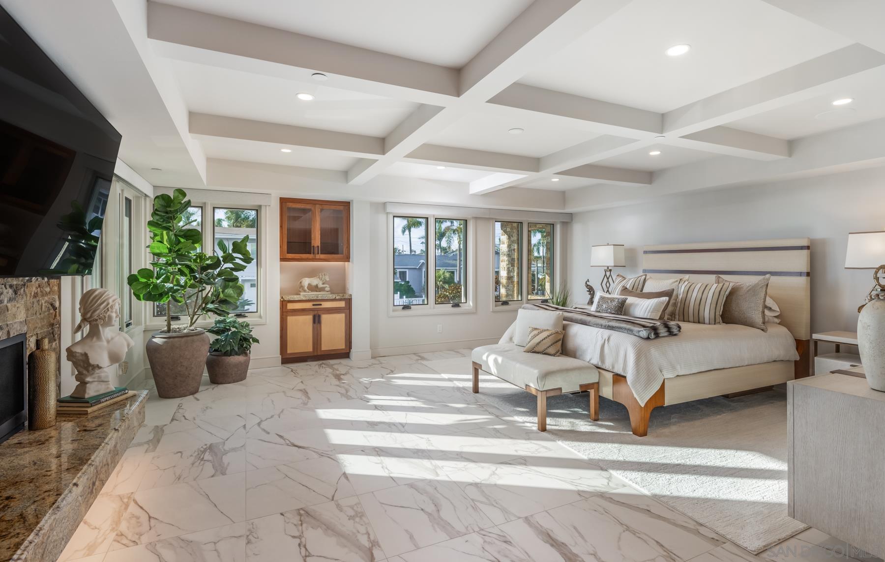 Detail Gallery Image 12 of 32 For 187  Cherry Ave, Carlsbad,  CA 92008 - 4 Beds | 4/2 Baths