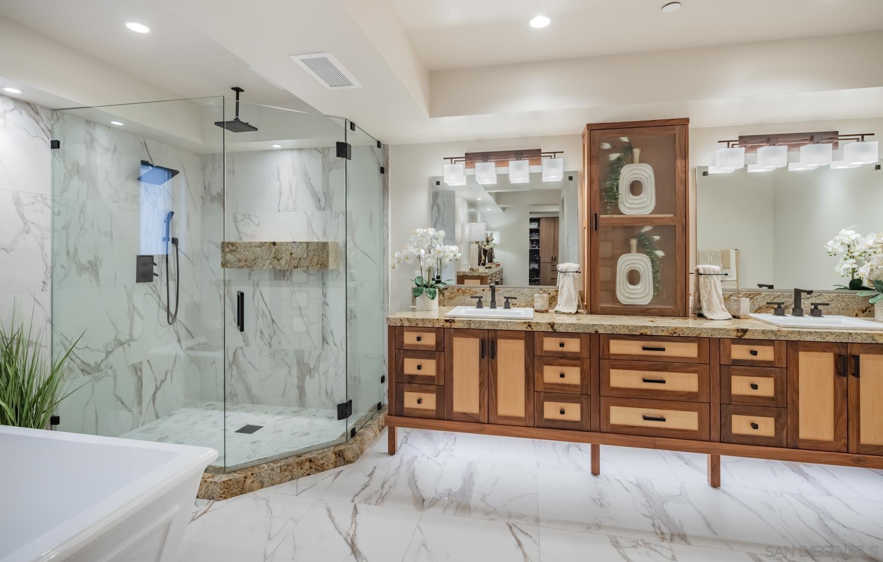 Detail Gallery Image 15 of 32 For 187  Cherry Ave, Carlsbad,  CA 92008 - 4 Beds | 4/2 Baths