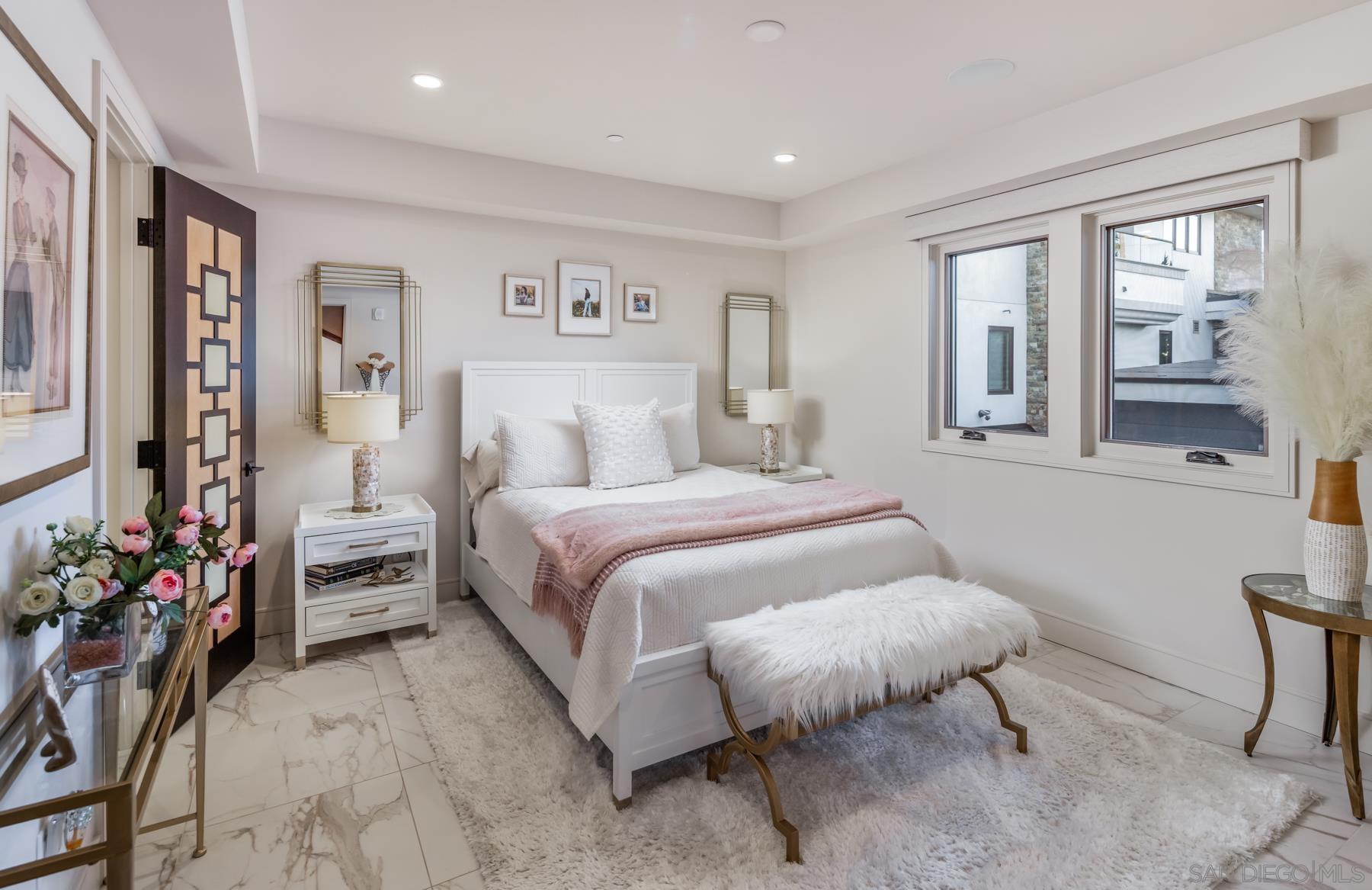 Detail Gallery Image 17 of 32 For 187  Cherry Ave, Carlsbad,  CA 92008 - 4 Beds | 4/2 Baths