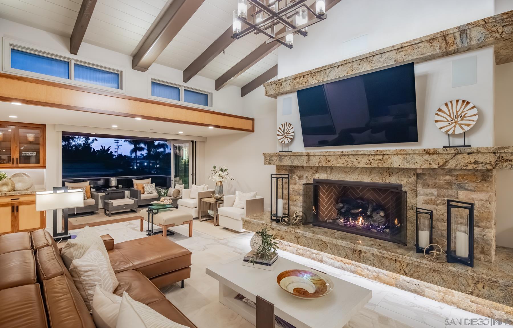 Detail Gallery Image 5 of 32 For 187  Cherry Ave, Carlsbad,  CA 92008 - 4 Beds | 4/2 Baths