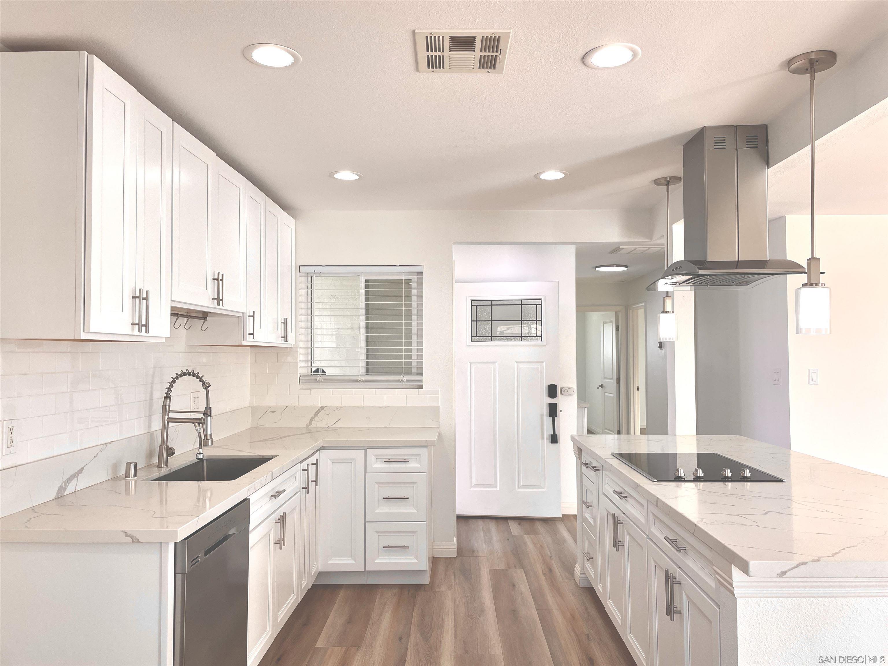 Front Image Thumbnail for SD250043591