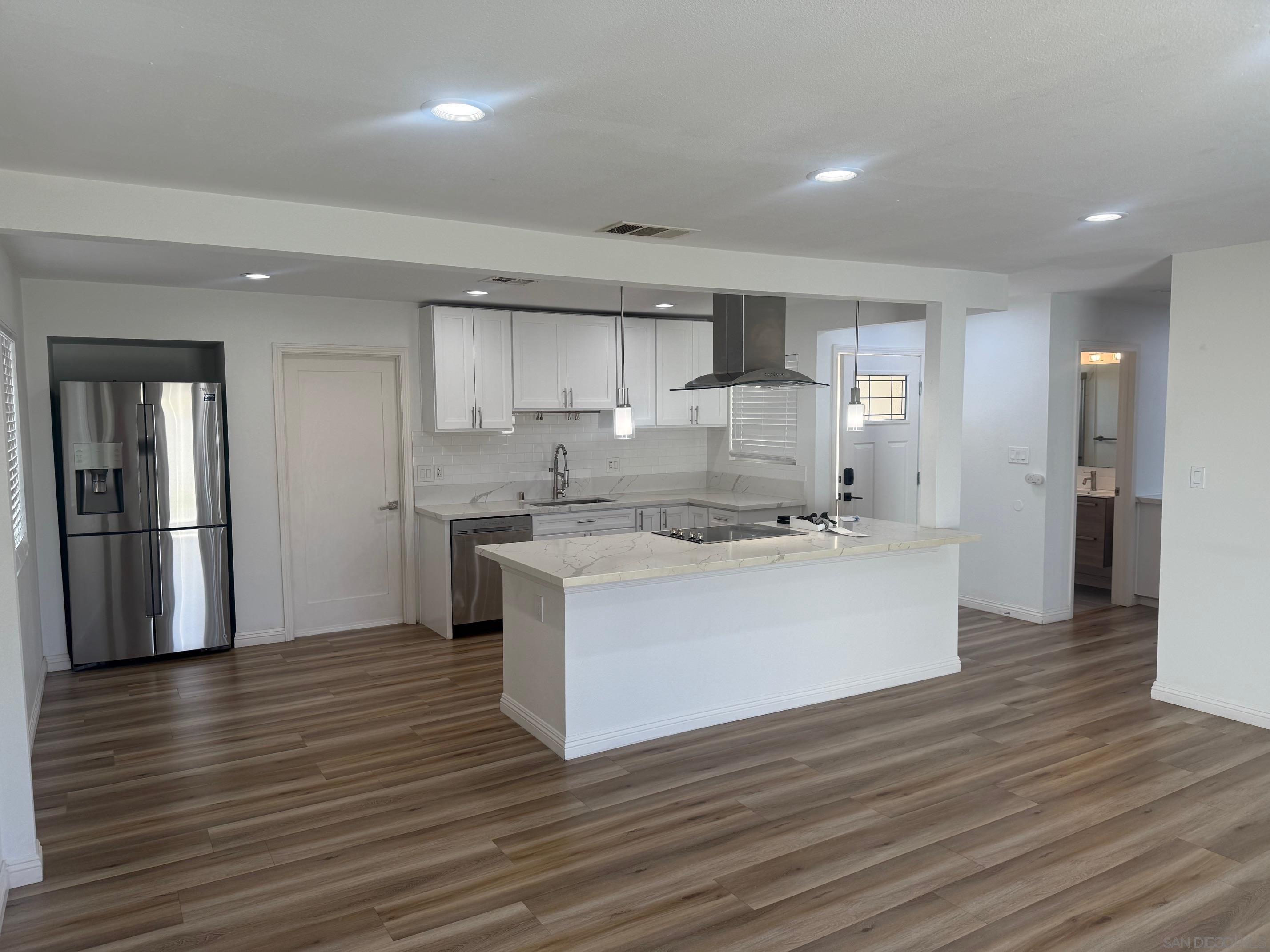 Detail Gallery Image 7 of 24 For 4106  Dellwood St, San Diego,  CA 92111 - 3 Beds | 2 Baths