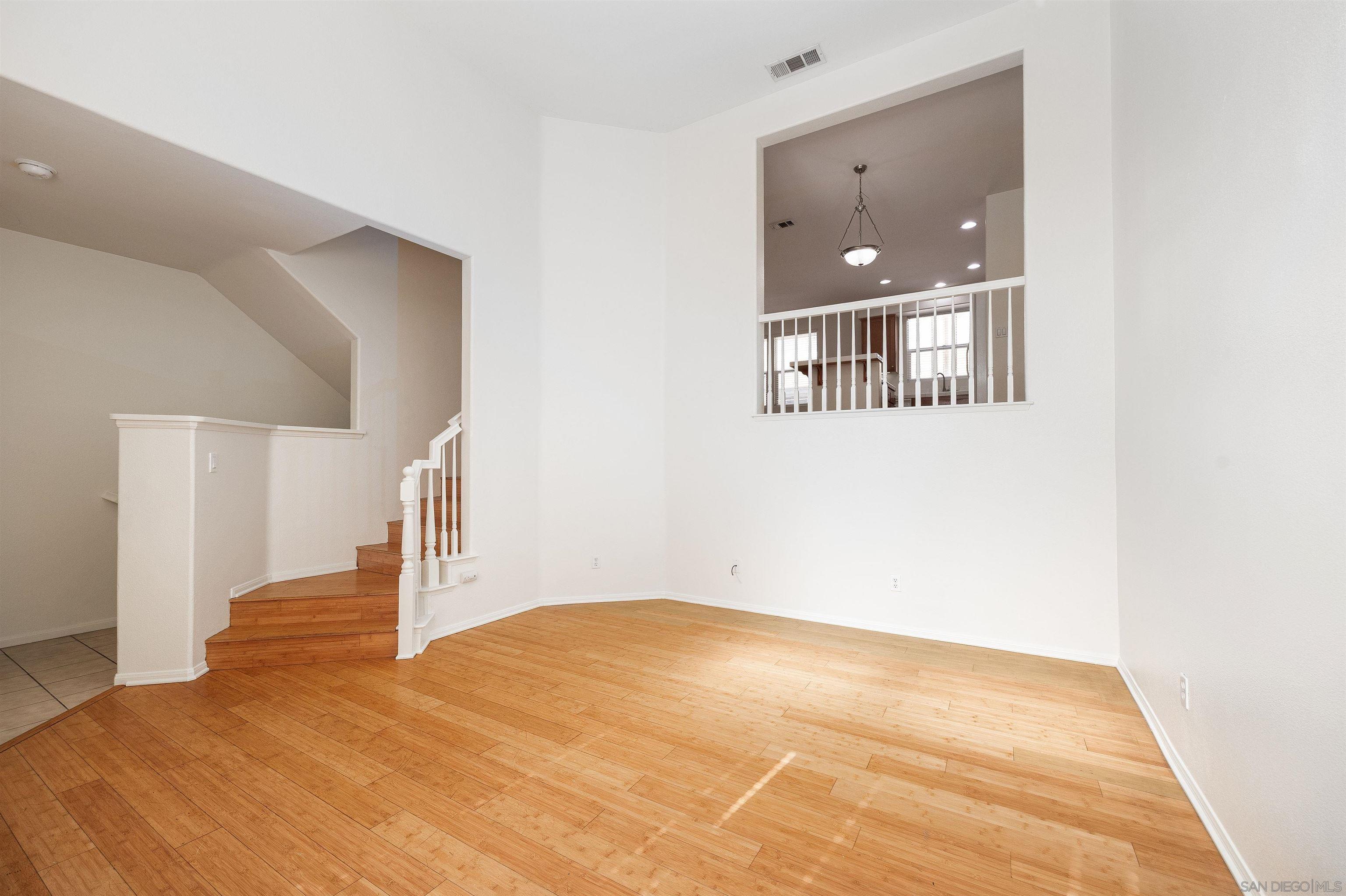 Detail Gallery Image 2 of 33 For 1005  L Avenue, National City,  CA 91950 - 3 Beds | 2/1 Baths