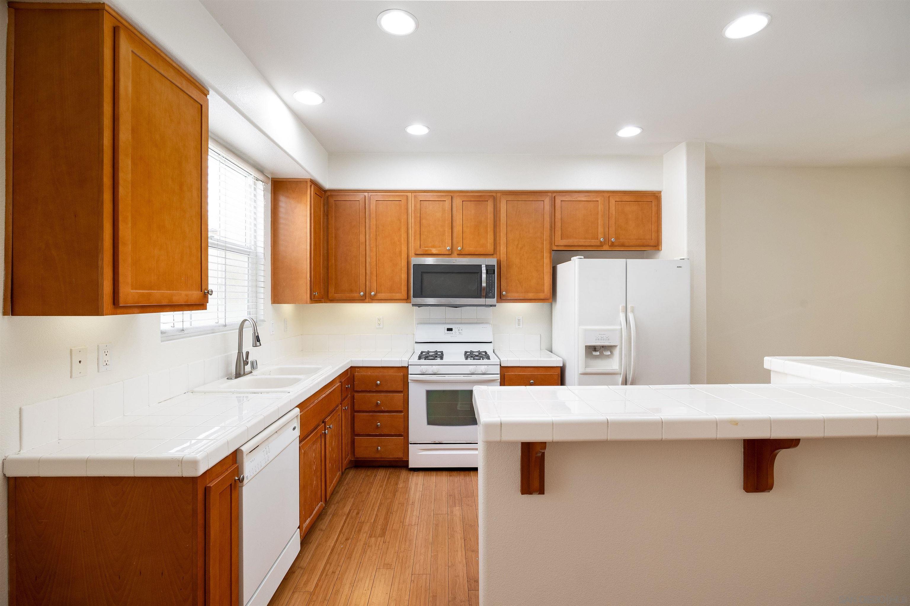 Detail Gallery Image 4 of 33 For 1005  L Avenue, National City,  CA 91950 - 3 Beds | 2/1 Baths