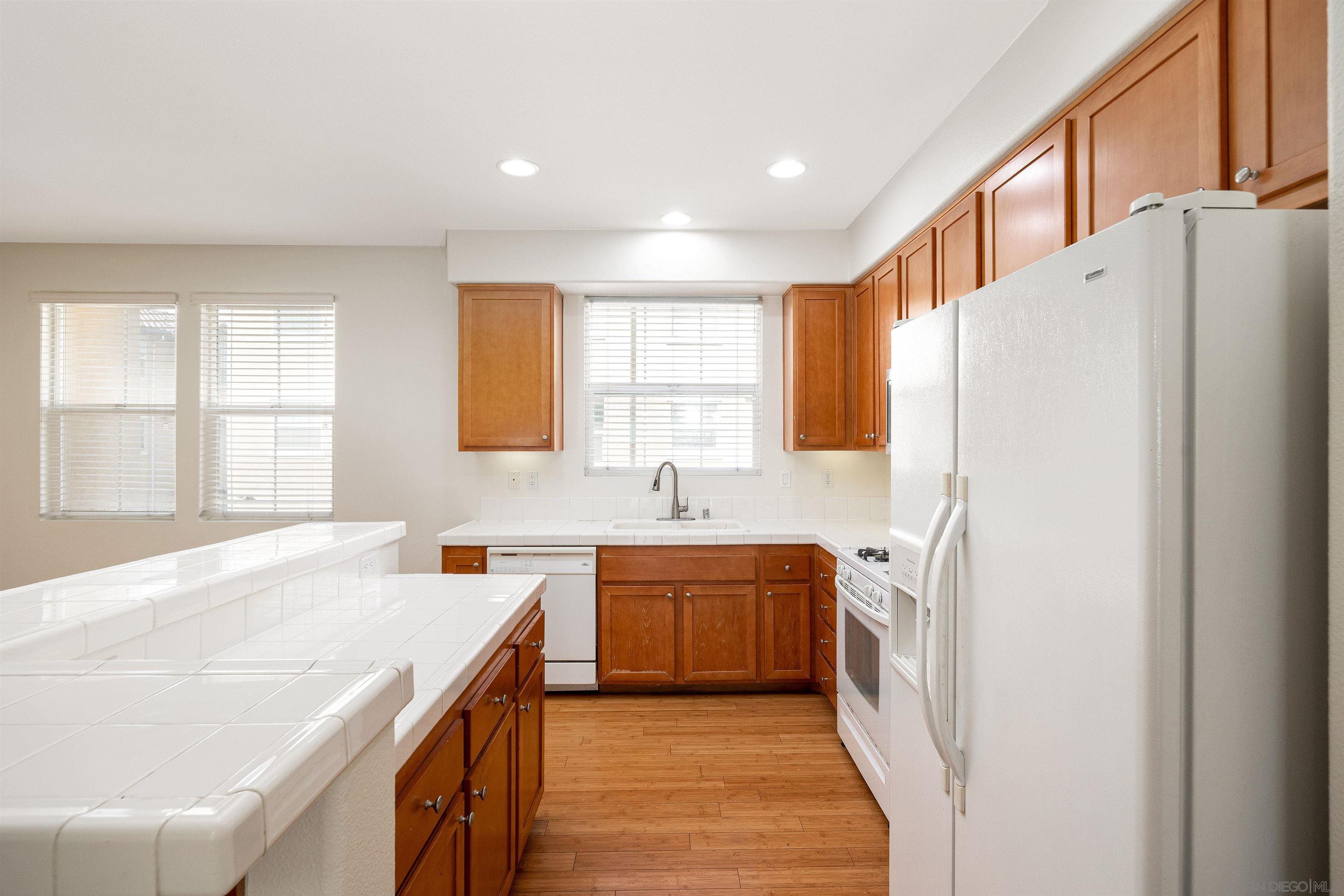 Detail Gallery Image 6 of 33 For 1005  L Avenue, National City,  CA 91950 - 3 Beds | 2/1 Baths