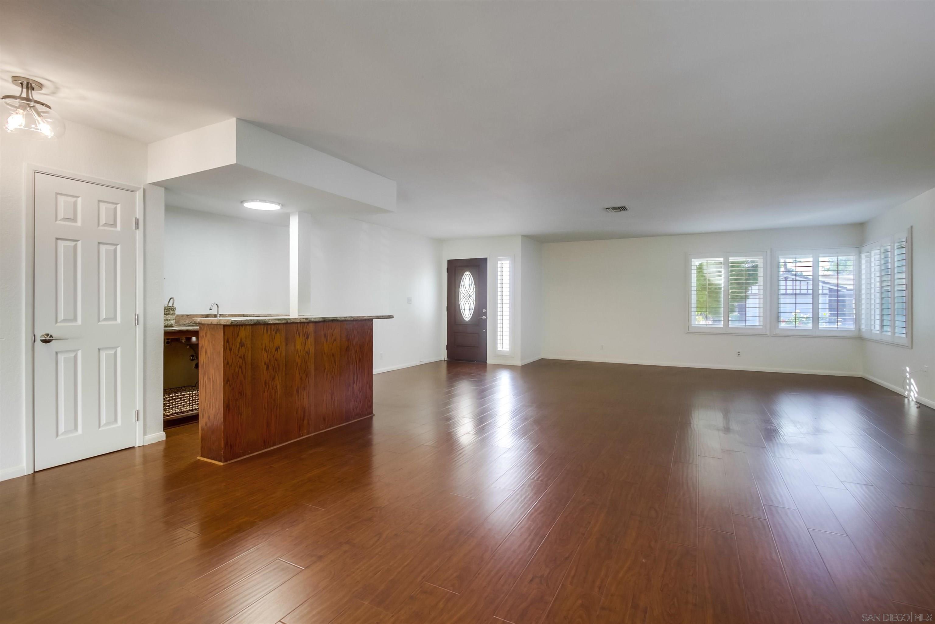 Detail Gallery Image 11 of 35 For 10289  Drumcliff Avenue, San Diego,  CA 92126 - 4 Beds | 2 Baths