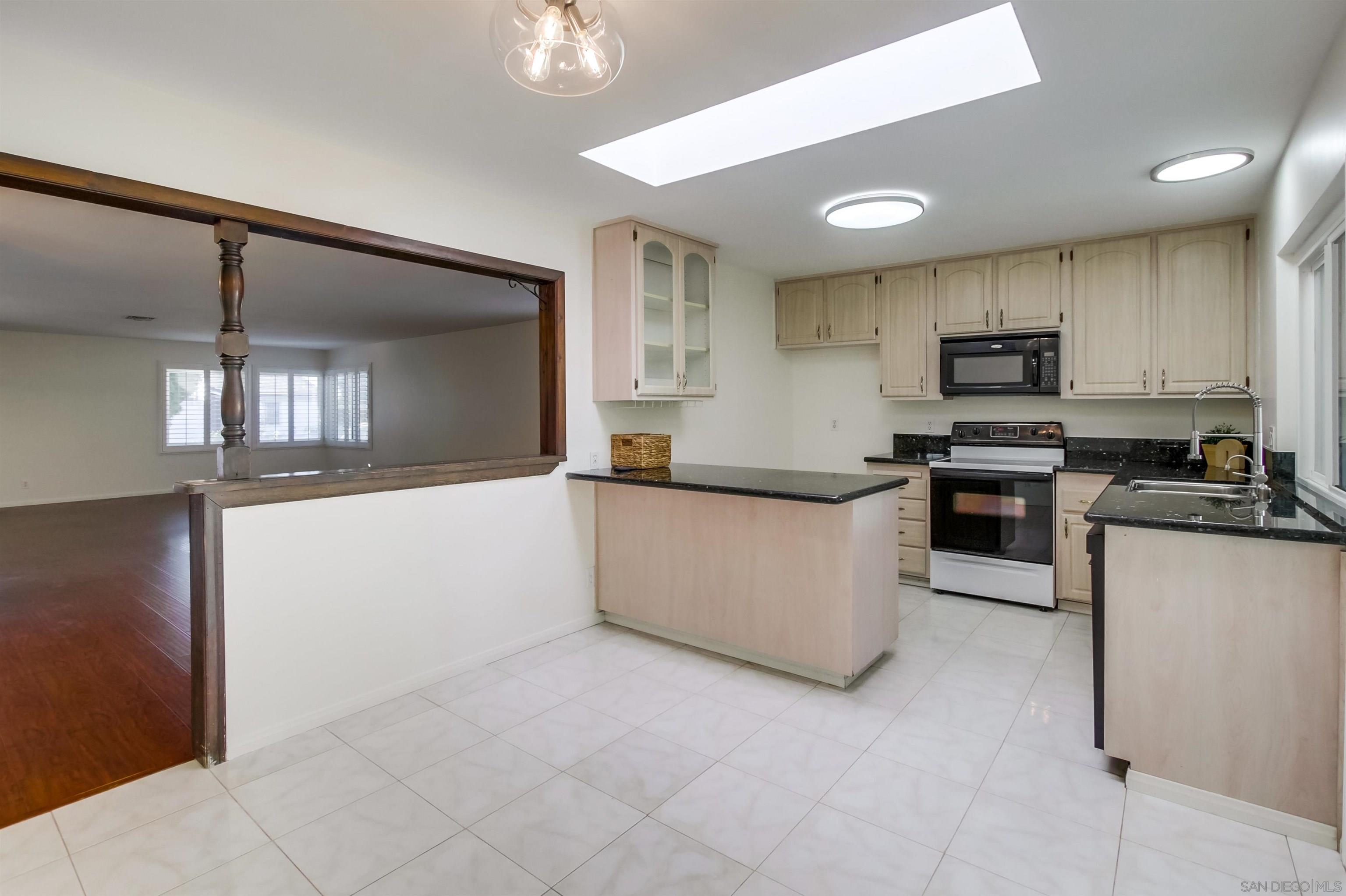 Detail Gallery Image 13 of 35 For 10289  Drumcliff Avenue, San Diego,  CA 92126 - 4 Beds | 2 Baths