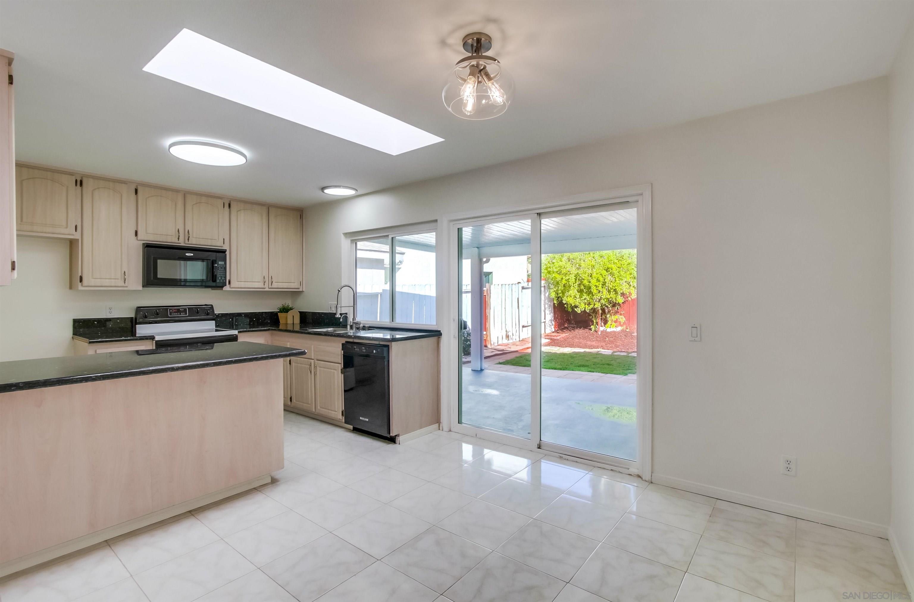 Detail Gallery Image 14 of 35 For 10289  Drumcliff Avenue, San Diego,  CA 92126 - 4 Beds | 2 Baths