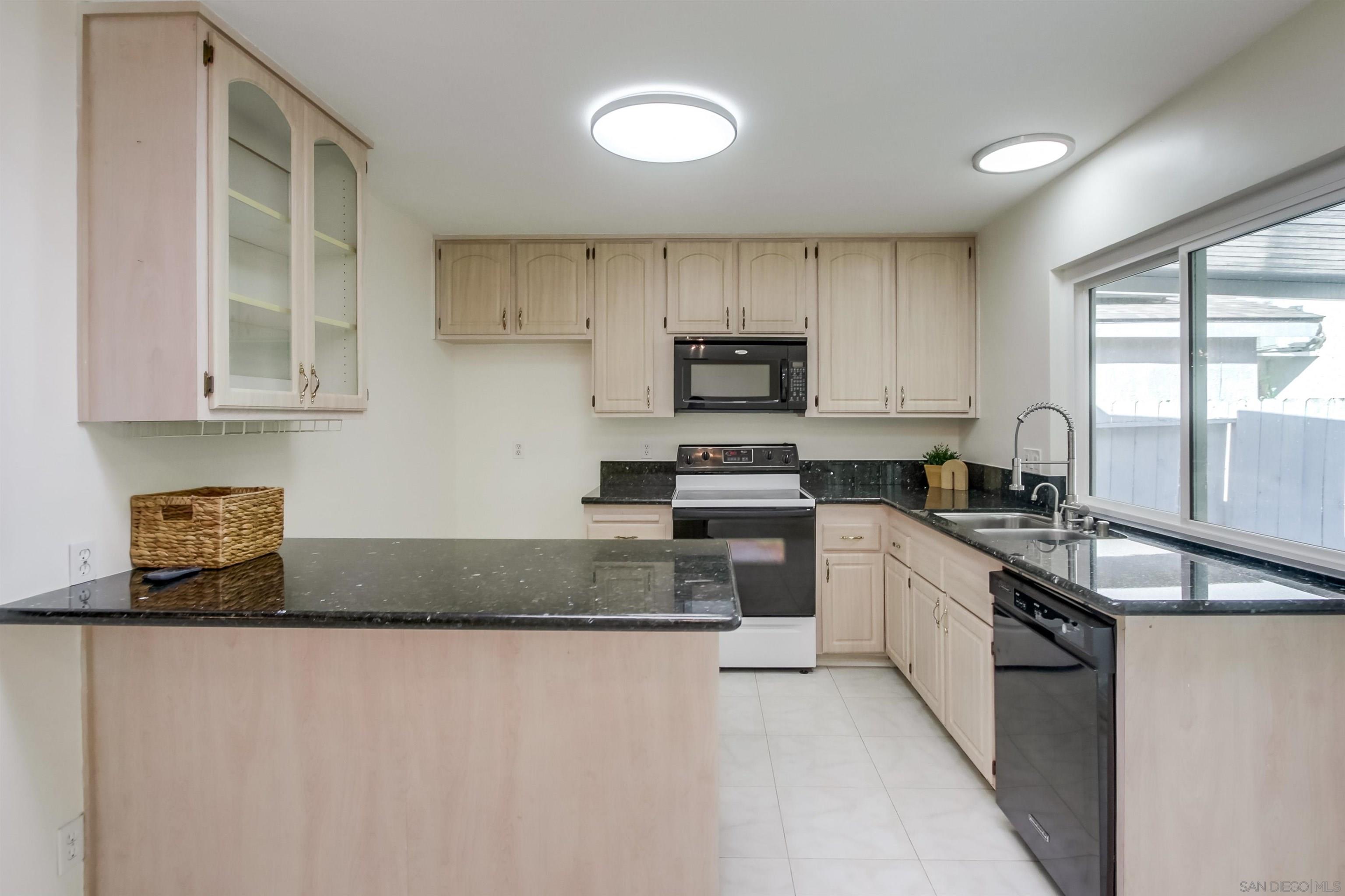 Detail Gallery Image 15 of 35 For 10289  Drumcliff Avenue, San Diego,  CA 92126 - 4 Beds | 2 Baths