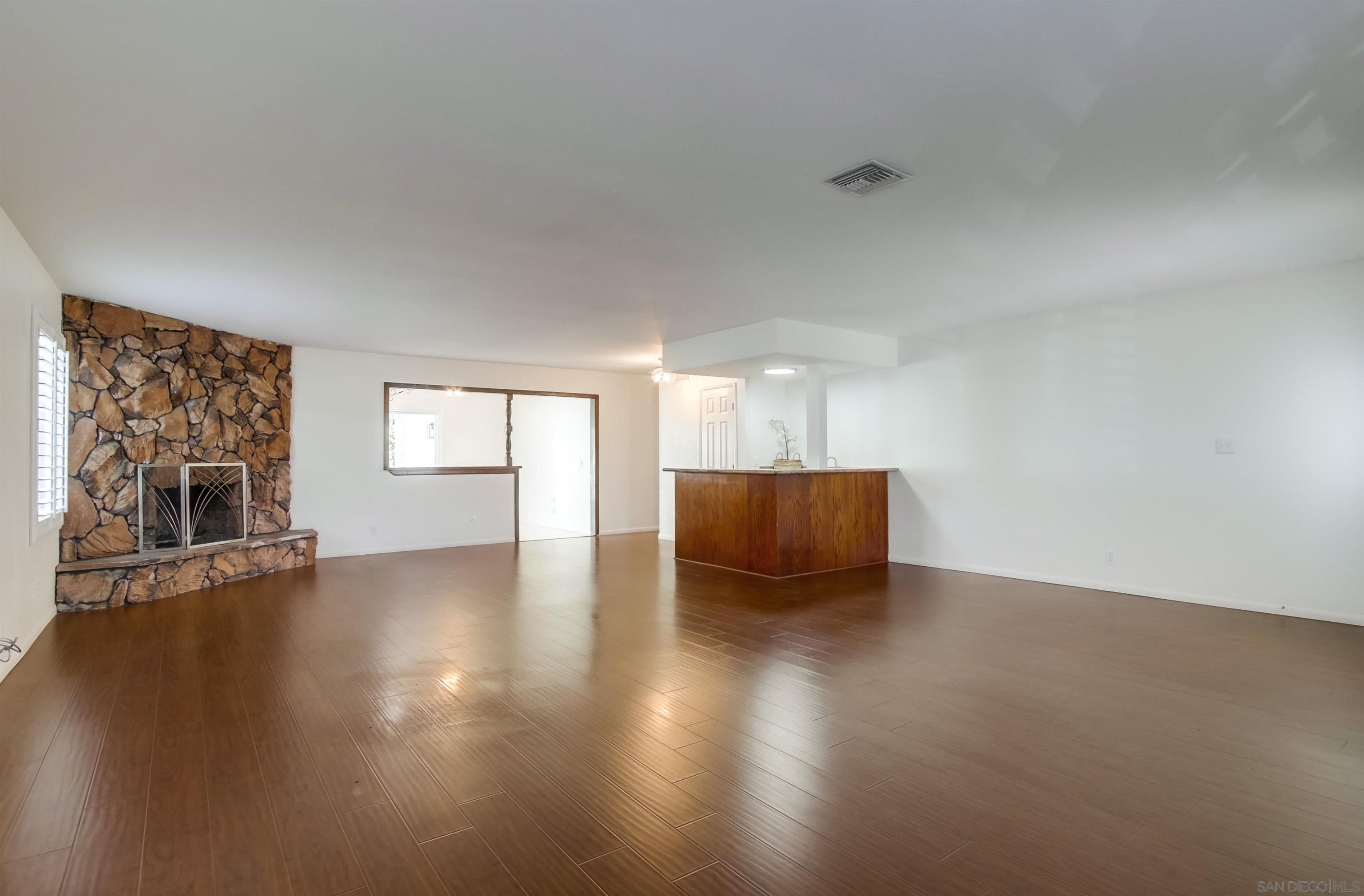 Detail Gallery Image 8 of 35 For 10289  Drumcliff Avenue, San Diego,  CA 92126 - 4 Beds | 2 Baths