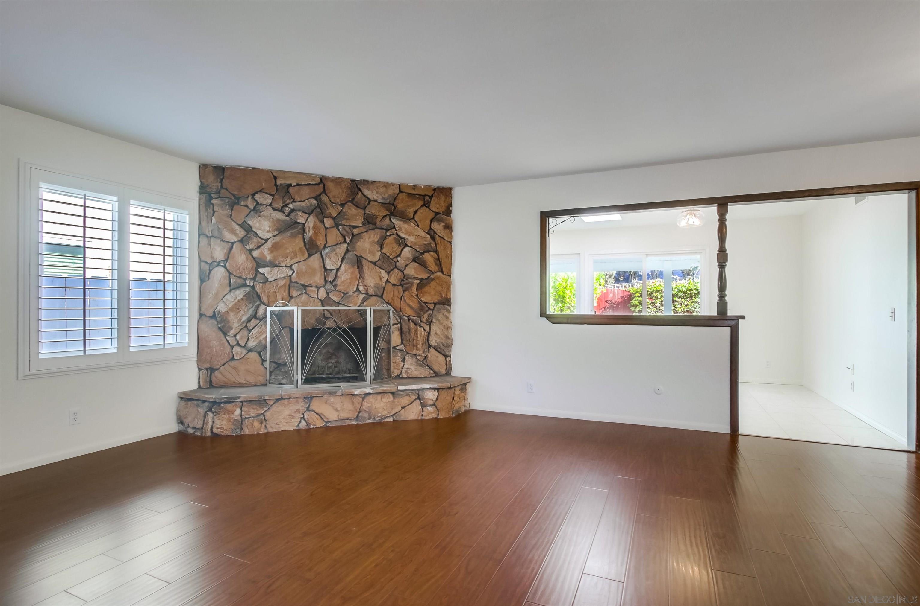 Detail Gallery Image 9 of 35 For 10289  Drumcliff Avenue, San Diego,  CA 92126 - 4 Beds | 2 Baths