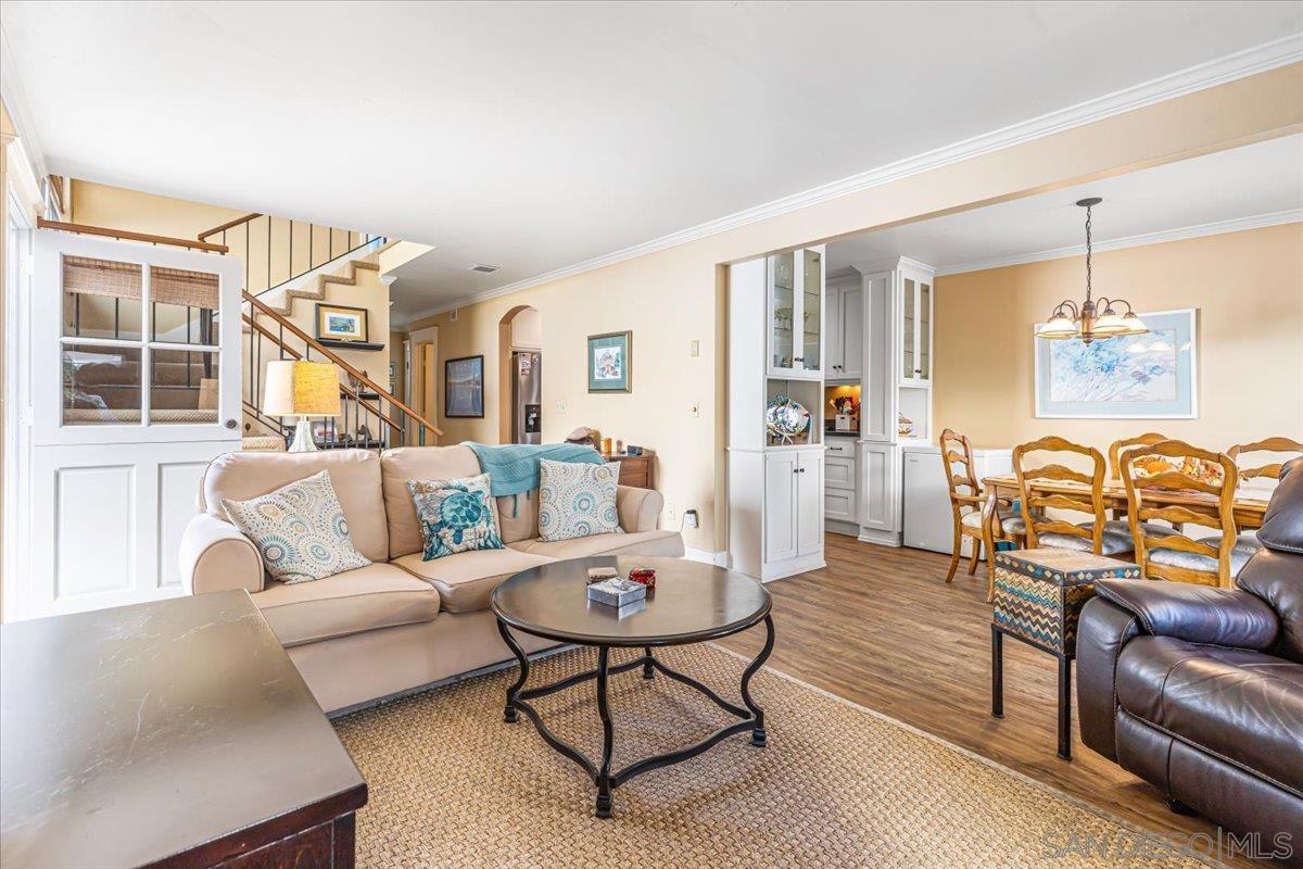 Front Image Thumbnail for SD250043621